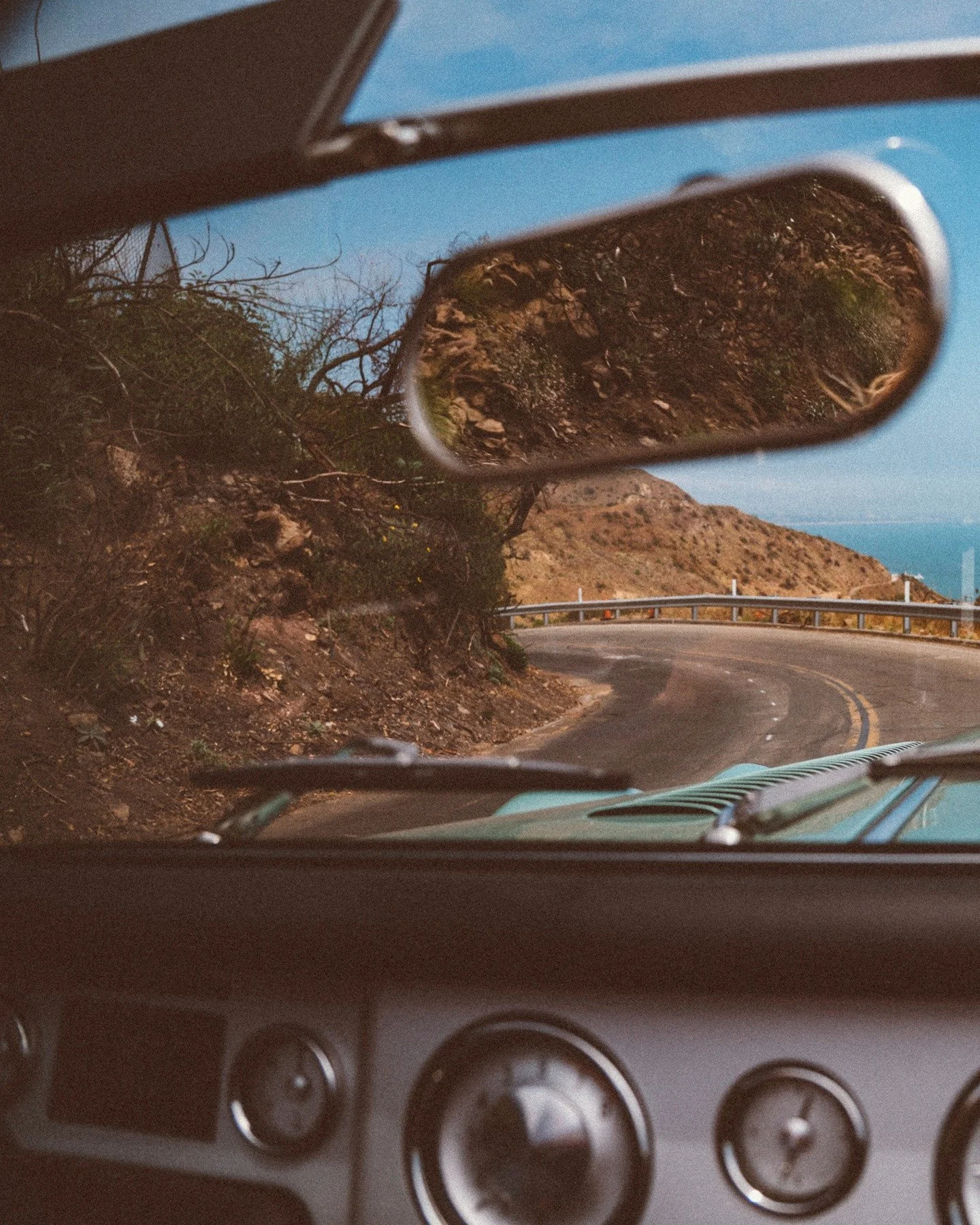 One more Morgan, because these photos by the unstoppable 📸 @cooled.collective are just too good to go unseen. 🔥

Huge thanks to @morganplus4club for letting us join you for a drive.

@roadandtrack vol.31: Endurance ⚙️

&bull;&bull;&bull;
#roadandtr