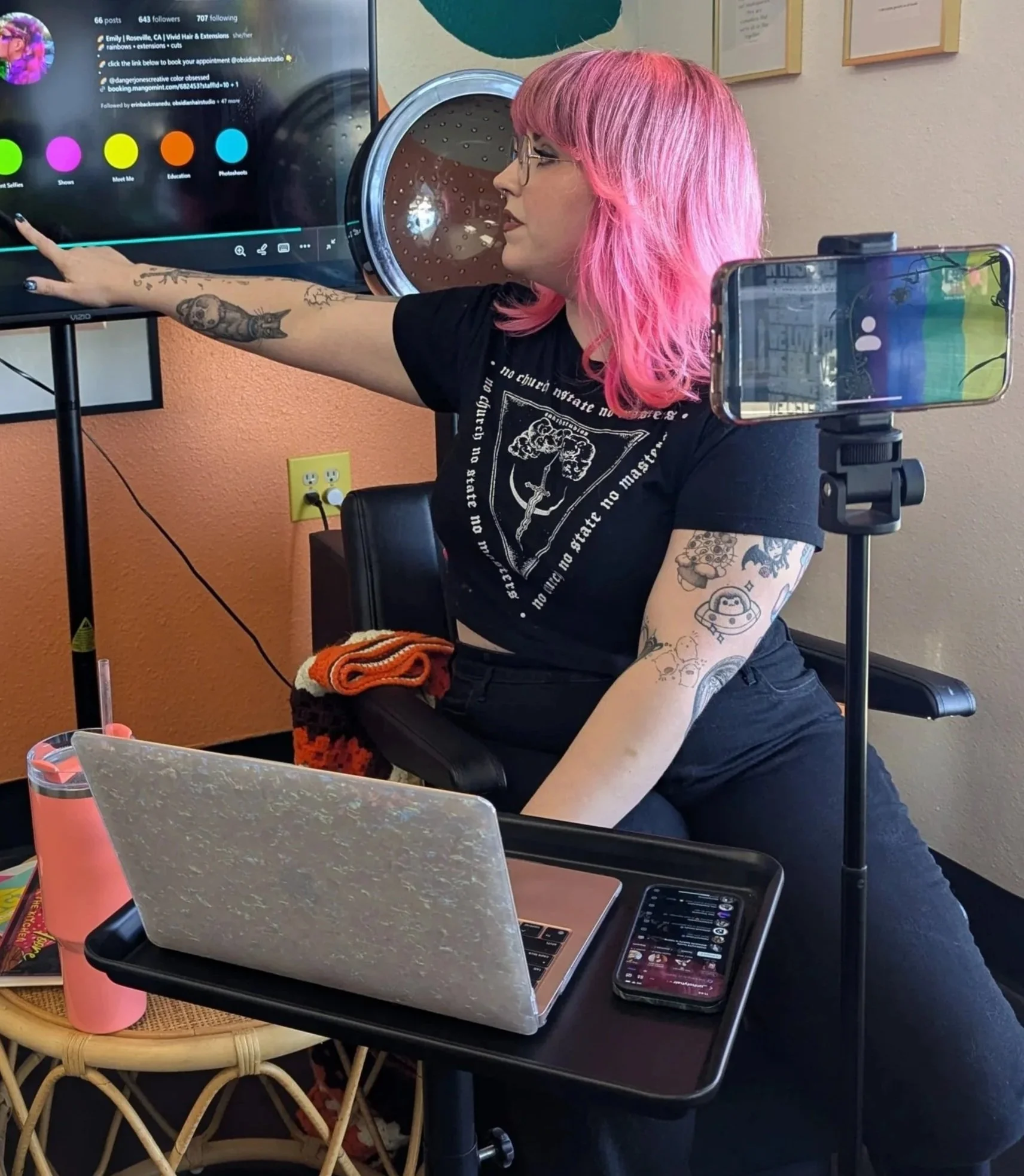 Cierra teaching a livestream class about Social Media