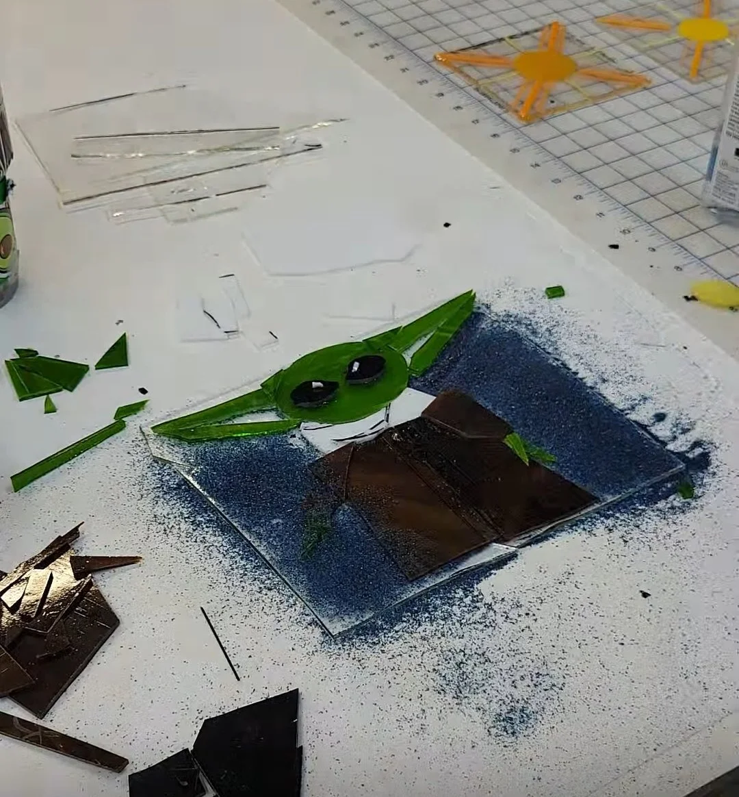 Almost complete! Here you have the glass piece before putting it into the kilm and getting fired into a contour fuse.