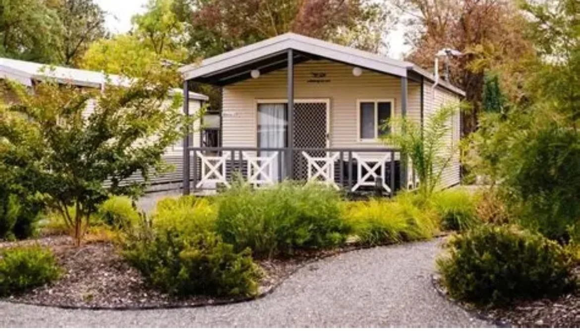 Lots of gutter cleaning of cabins at our local 
@big4holidayparks 
Barossa Tourist Park Nuriootpa
Need a holiday in the Barossa enjoy a beautiful place to stay.