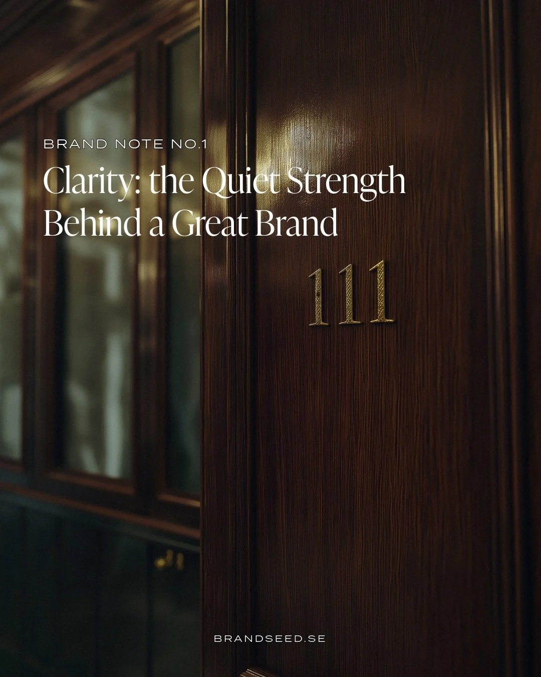 Tydlighet kanske inte alltid l&aring;ter mest &ndash; men den k&auml;nns. N&auml;r ditt varum&auml;rke vet vem det &auml;r, vad det st&aring;r f&ouml;r och varf&ouml;r det spelar roll, b&ouml;rjar allt annat falla p&aring; plats. Designen blir klarar