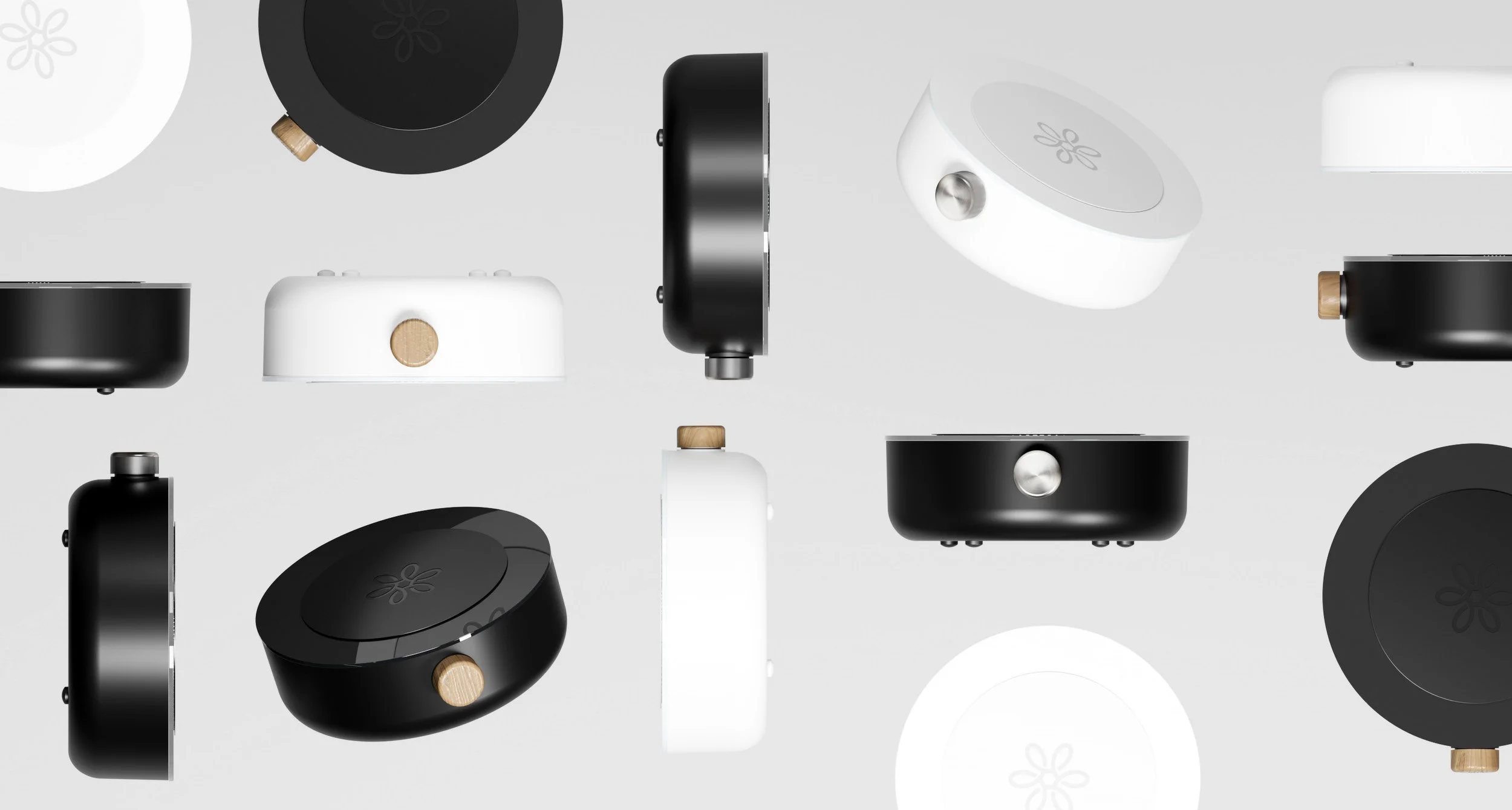 Mehrere Heatle Geräte die vor einem grauen Hintergrund fliegen.