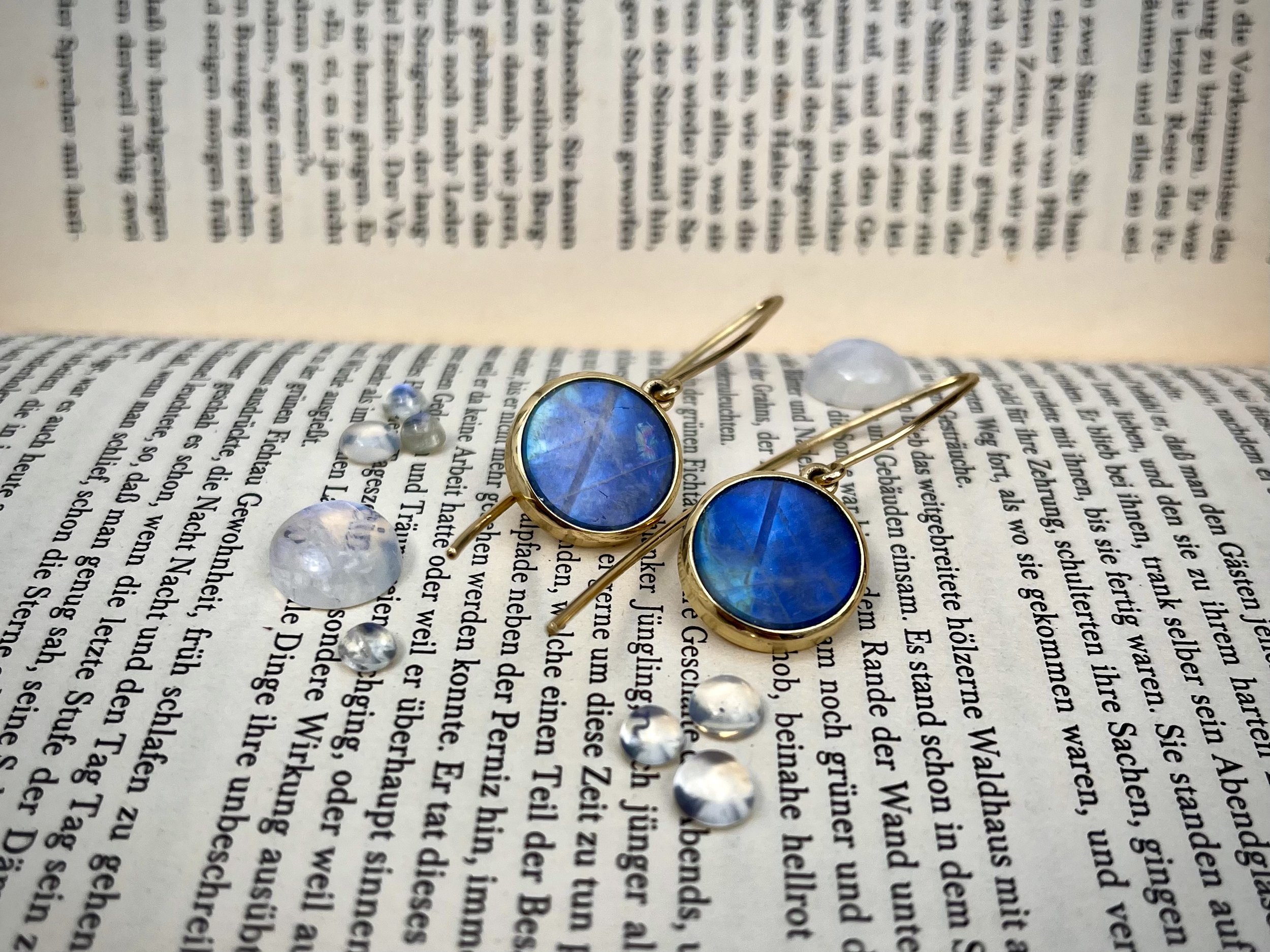 Ohrhänger, 750/- Gold, Regenbogen-Mondstein