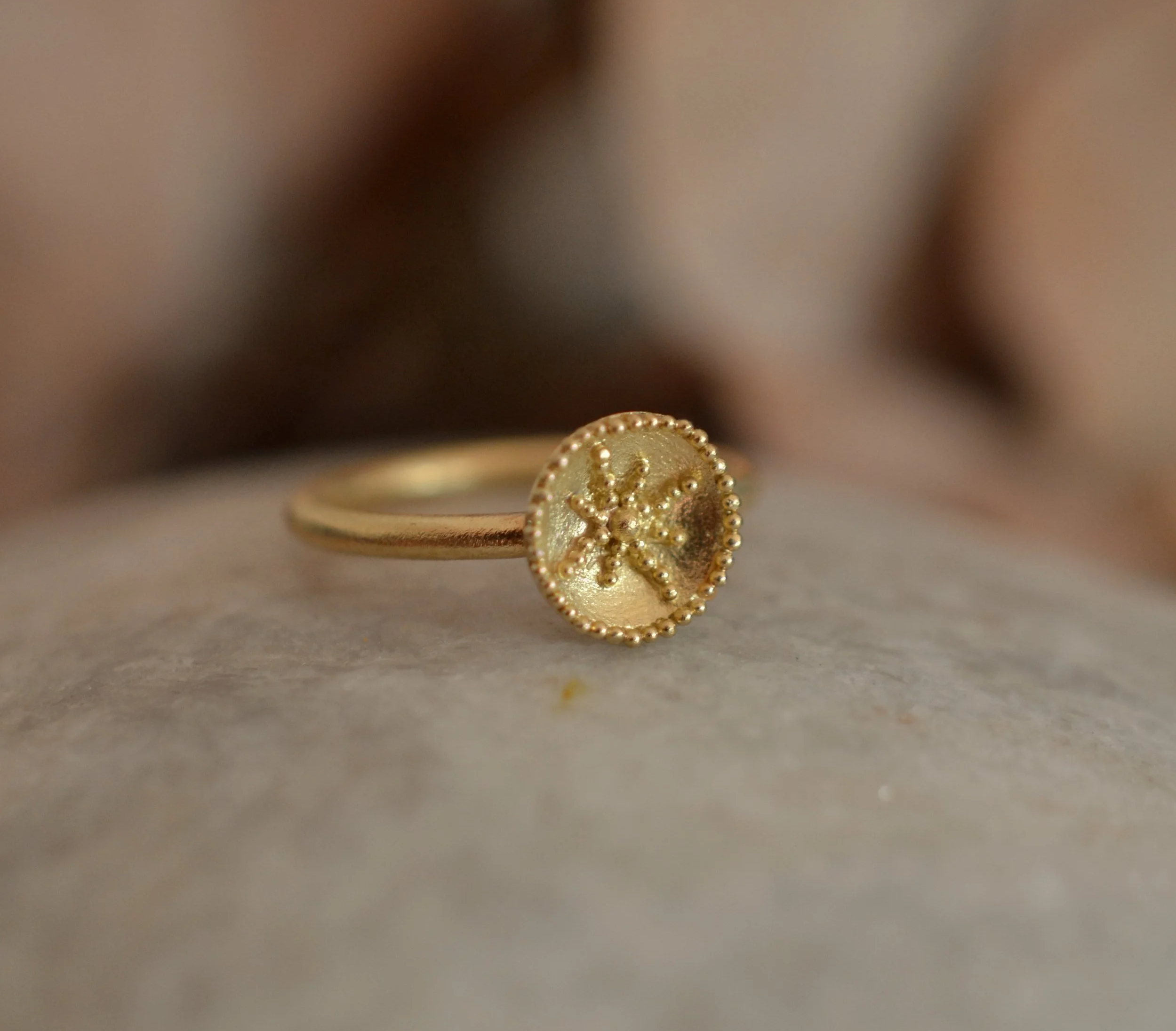 Ring "Stardust", 750/- Gold, granuliert