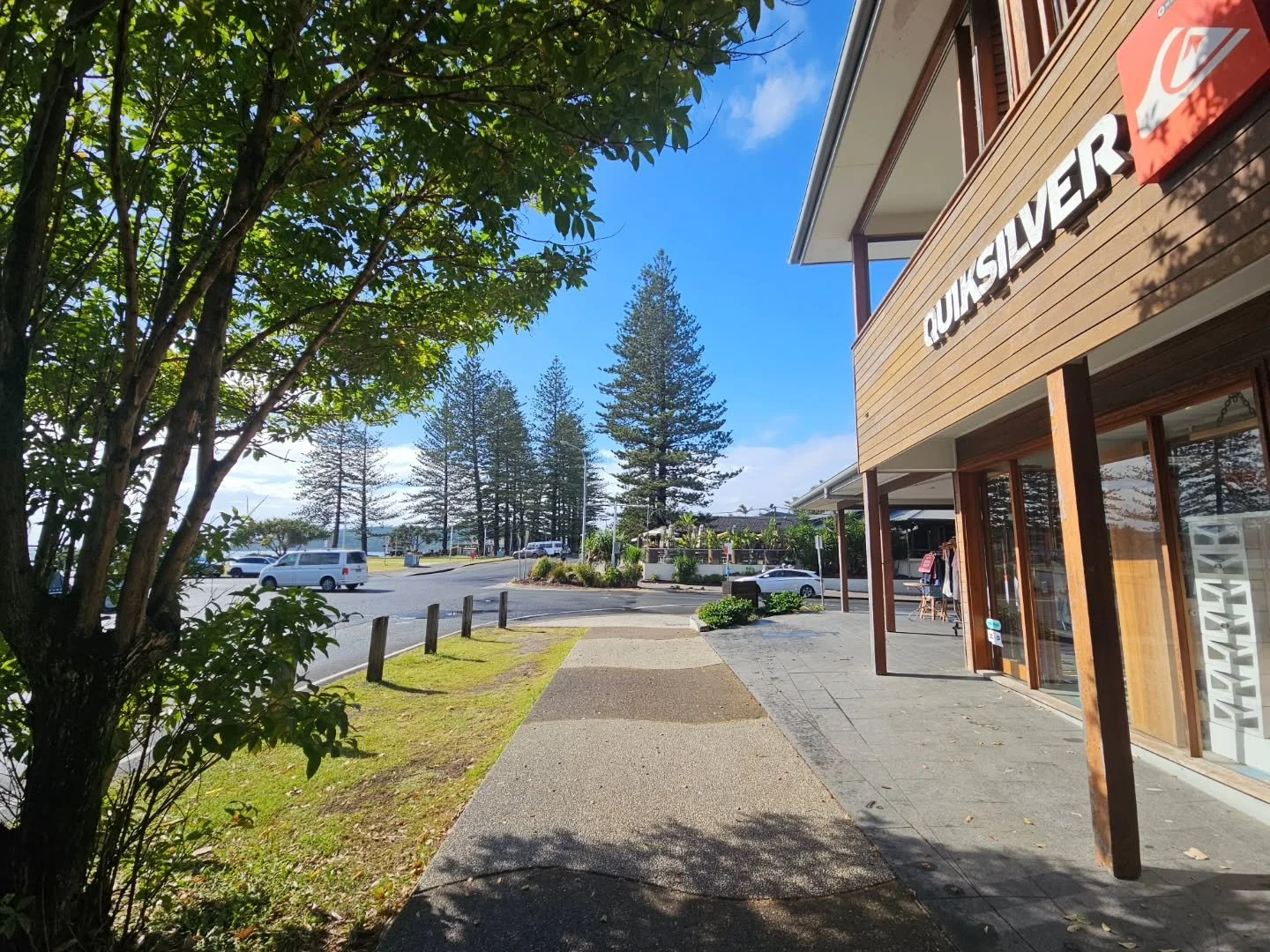 What do we lose and what do we gain when developers develope? 
 For starters we lose top shop housing and a commercial spaces at street level ... 
👉 Unfortunately the good aspects to this DA at 2 Jonson St/ Quicksilver site rely on planning variatio