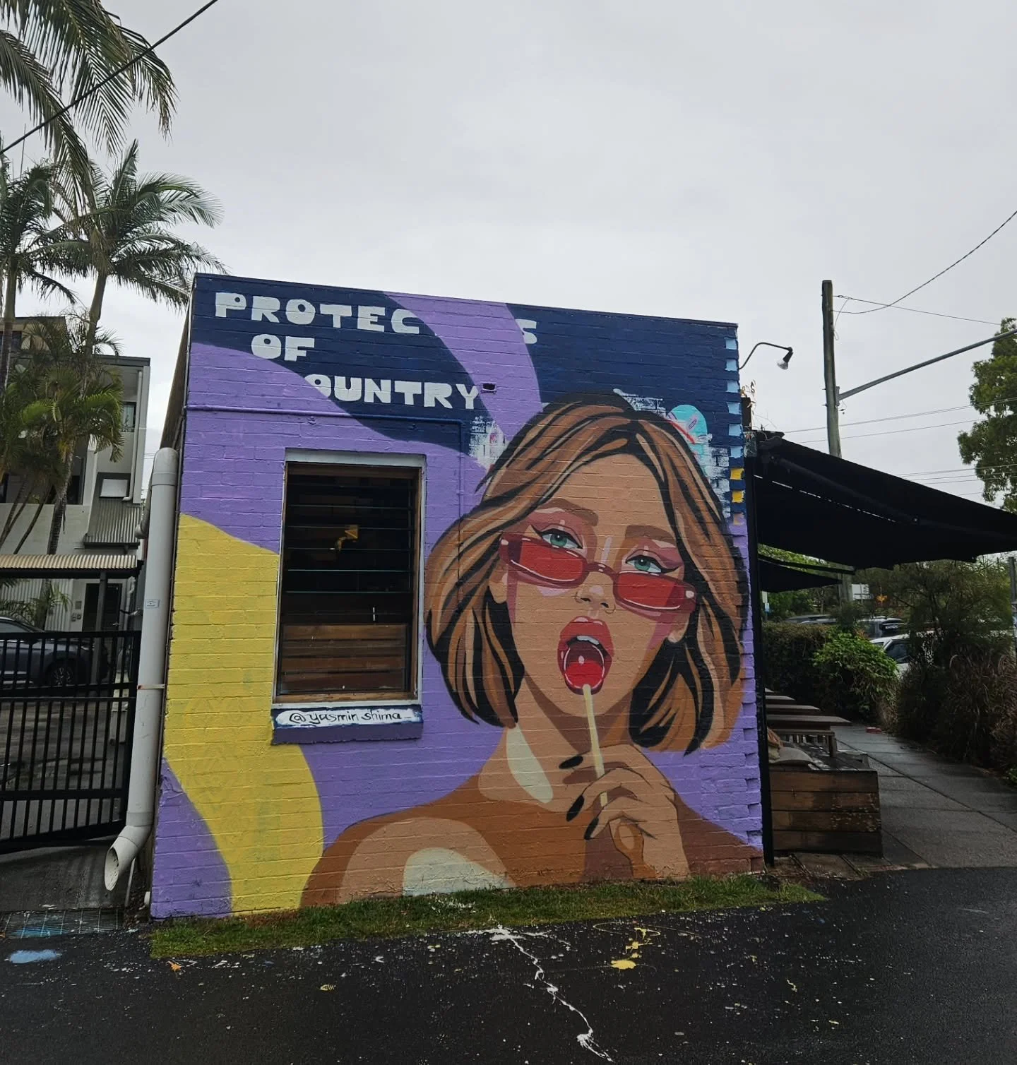 Adding colour to a grey day - shout out to the @bayleafcafe 
Keeping Byron real... more please 🎨🌈
