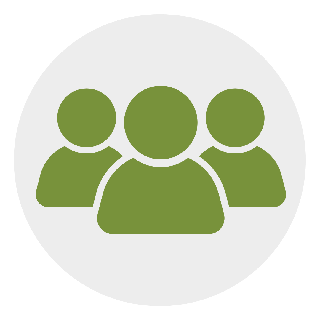 Icon of three green human figures representing a group or team.