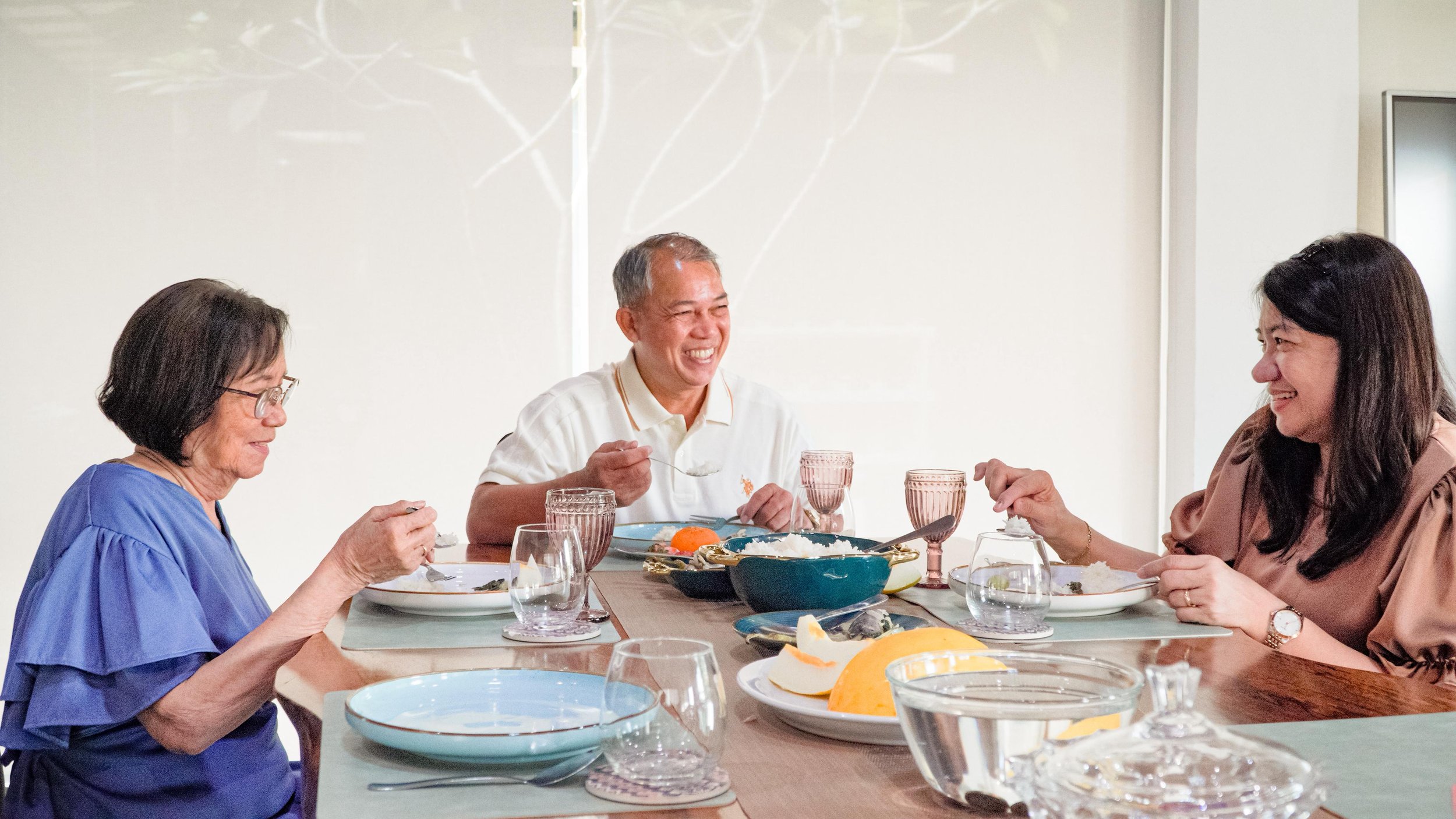 Kalma Residents Eating Together
