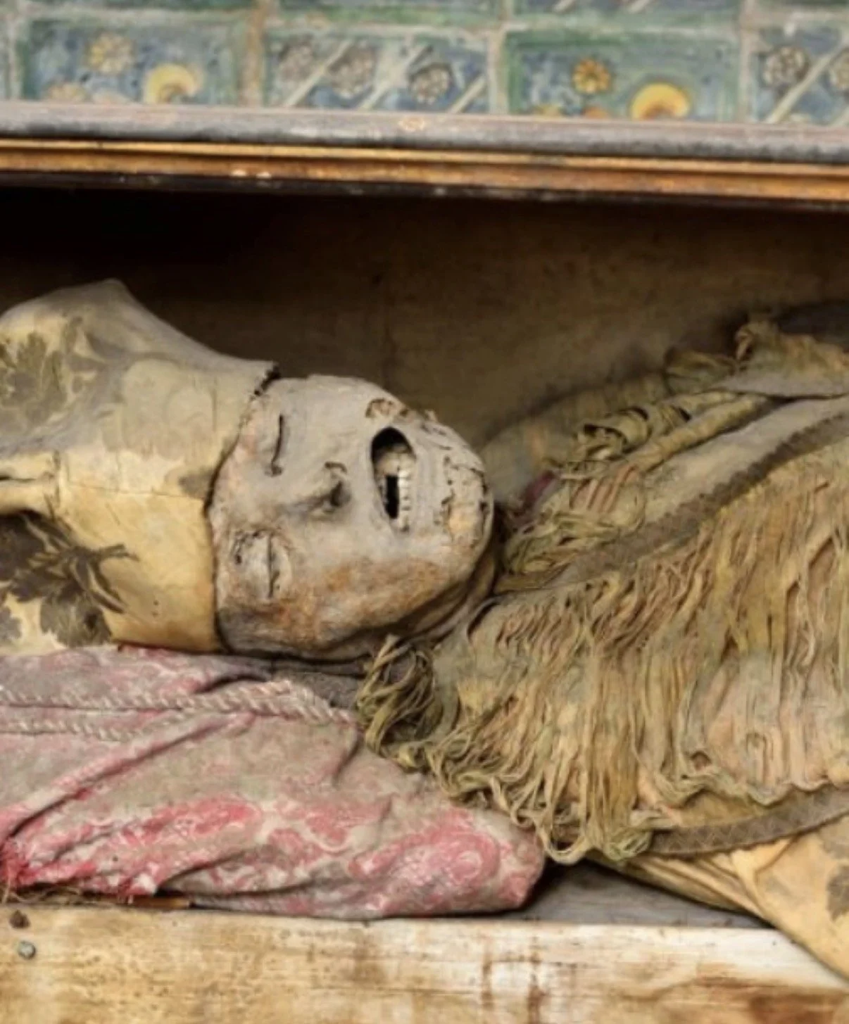Close up of decayed body in coffin on side view