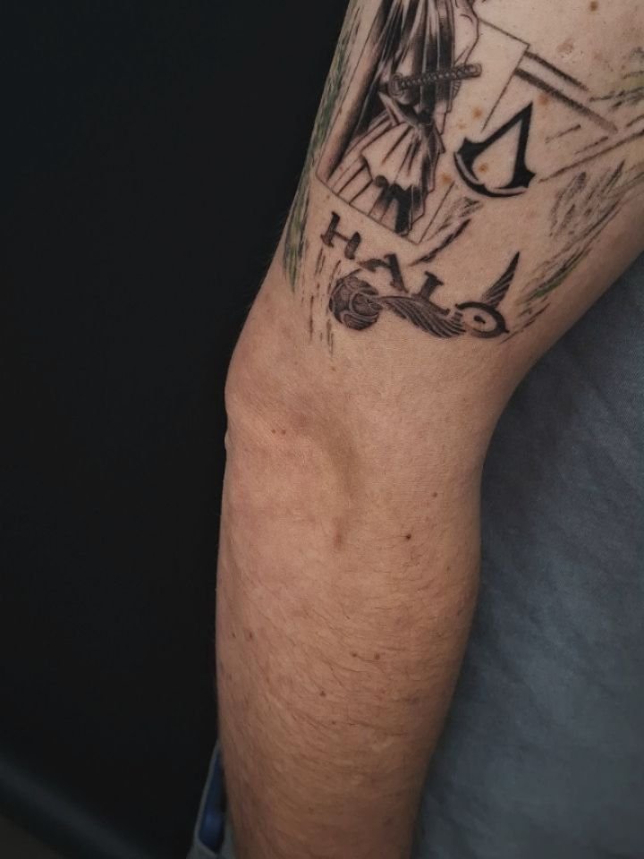 🟩 Games, Movies and much more, all in one project!
&bull; Thanks for the trust Thomas! 

~ Projects like this are always welcome 🤗.

#gamingtattoo #nerdytattoo #leuventattooshop #luneink #leuventattoo