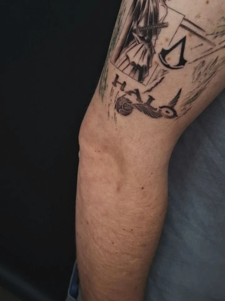 🟩 Games, Movies and much more, all in one project!
&bull; Thanks for the trust Thomas! 

~ Projects like this are always welcome 🤗.

#gamingtattoo #nerdytattoo #leuventattooshop #luneink #leuventattoo