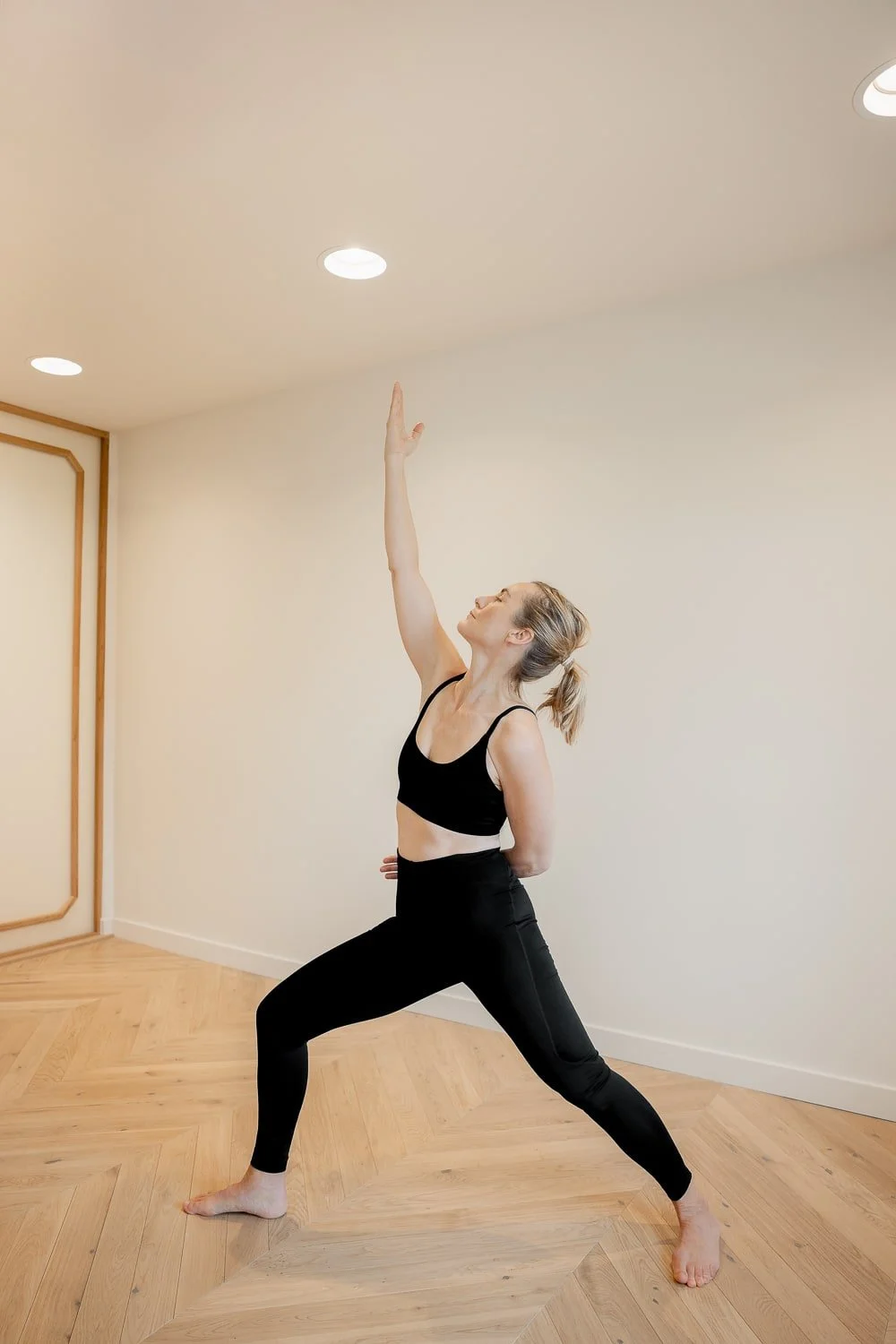 Illustration d'une séance de yoga au sein de Gyn & Sens à Biarritz