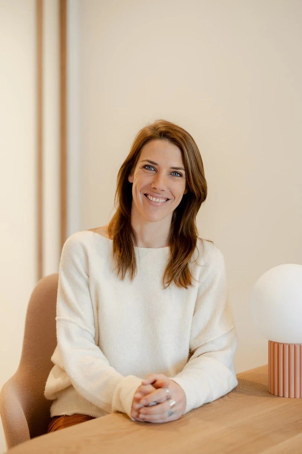 Portrait de Lilou Leriche, naturopathe, membre de l’équipe Gyn&Sens, lieu de santé dédié à la femme à Biarritz