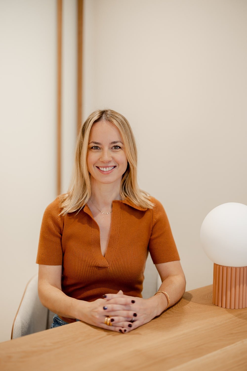 Portrait de FAurore Moldovan, coach professionnelle, membre de l’équipe Gyn&Sens, lieu de santé dédié à la femme à Biarritz