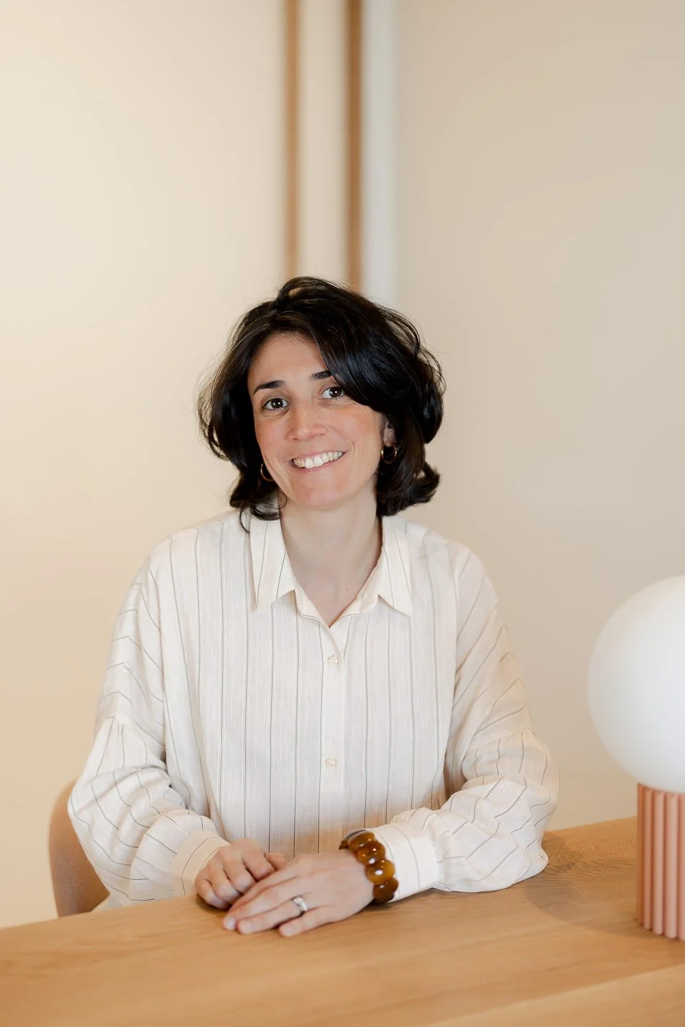 Portrait de Coraline Garrain, gynécologue obstétricienne, membre de l’équipe médicale de Gyn&Sens, lieu de santé dédié à la femme à Biarritz