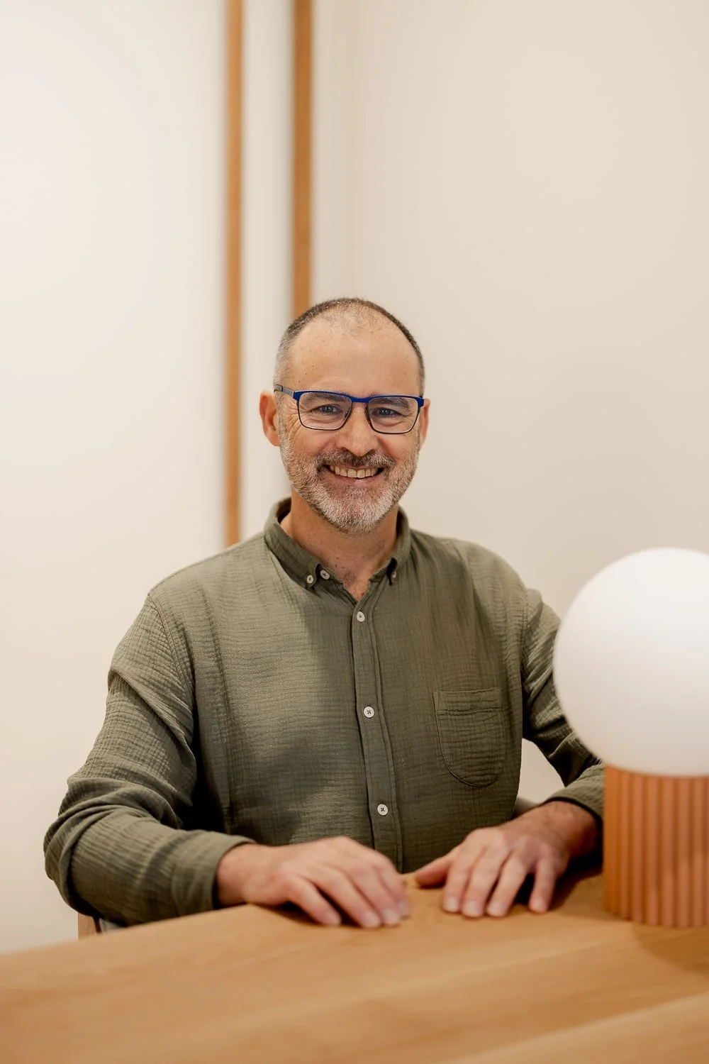 Portrait de Patrick Joyeux, chirurgien gynécologue membre de l’équipe médicale de Gyn&Sens, lieu de santé dédié à la femme à Biarritz
