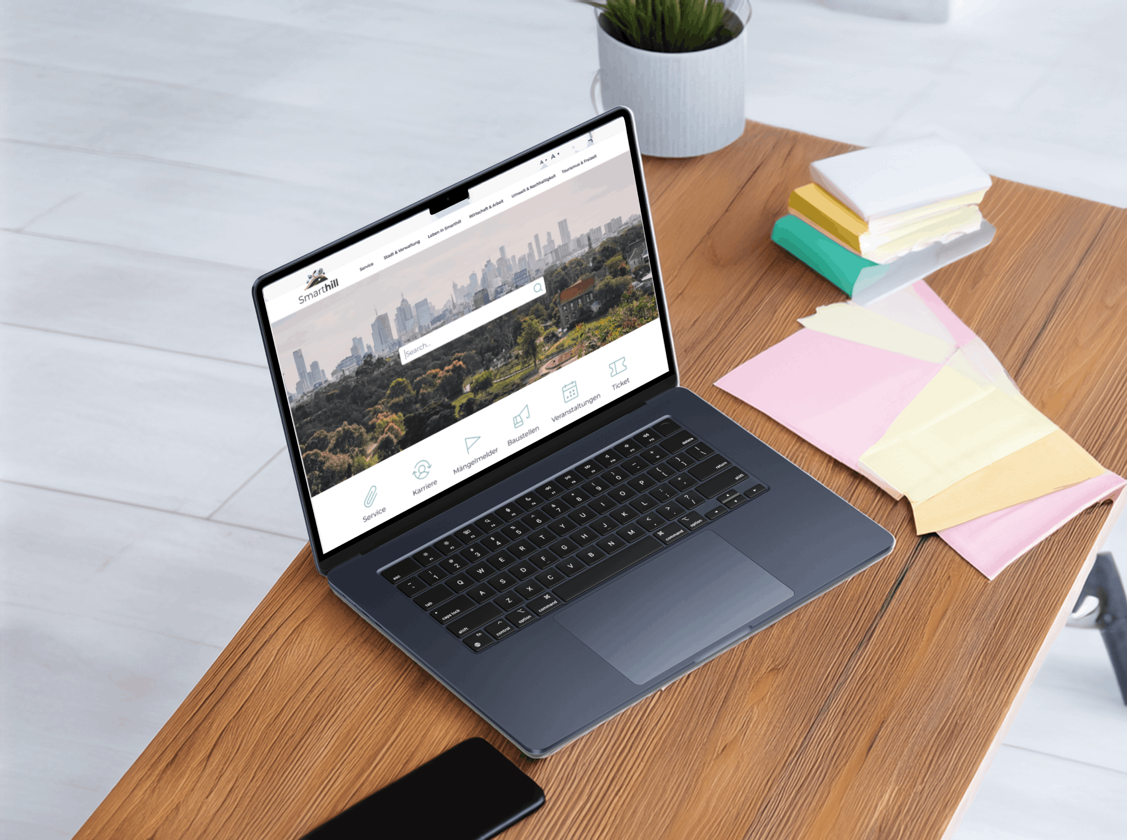 Schreibtisch mit Laptop