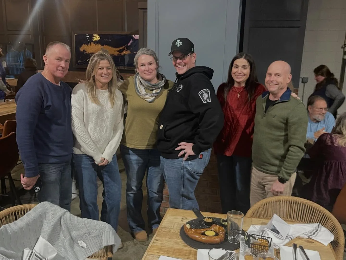 While count down the minutes until our Elf on the Shelf&trade;️ heads back to the North Pole (aka &ldquo;A garbage bag in the basement&rdquo;), we think you might benefit from admiring our winners of this week&rsquo;s Trivia Night at @moonfishbrewery