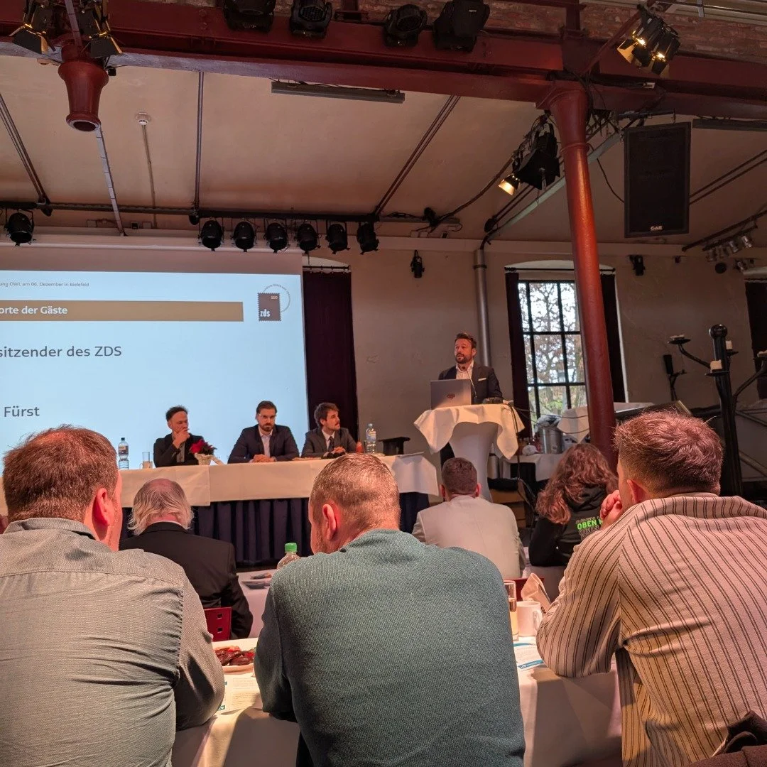 🔥 Tradition trifft Zukunft &ndash; Mitgliederversammlung des Schornsteinfeger-Handwerks 🔥

Warum stehen wir heute hier?
Weil kommunale Wege zu globalen Zielen f&uuml;hren.
Weil Handwerk nicht von gestern ist, sondern der Motor, der die Energiewende