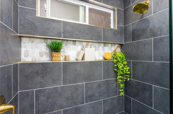 OGC_16-2072LehuaDr-bathroom3.png