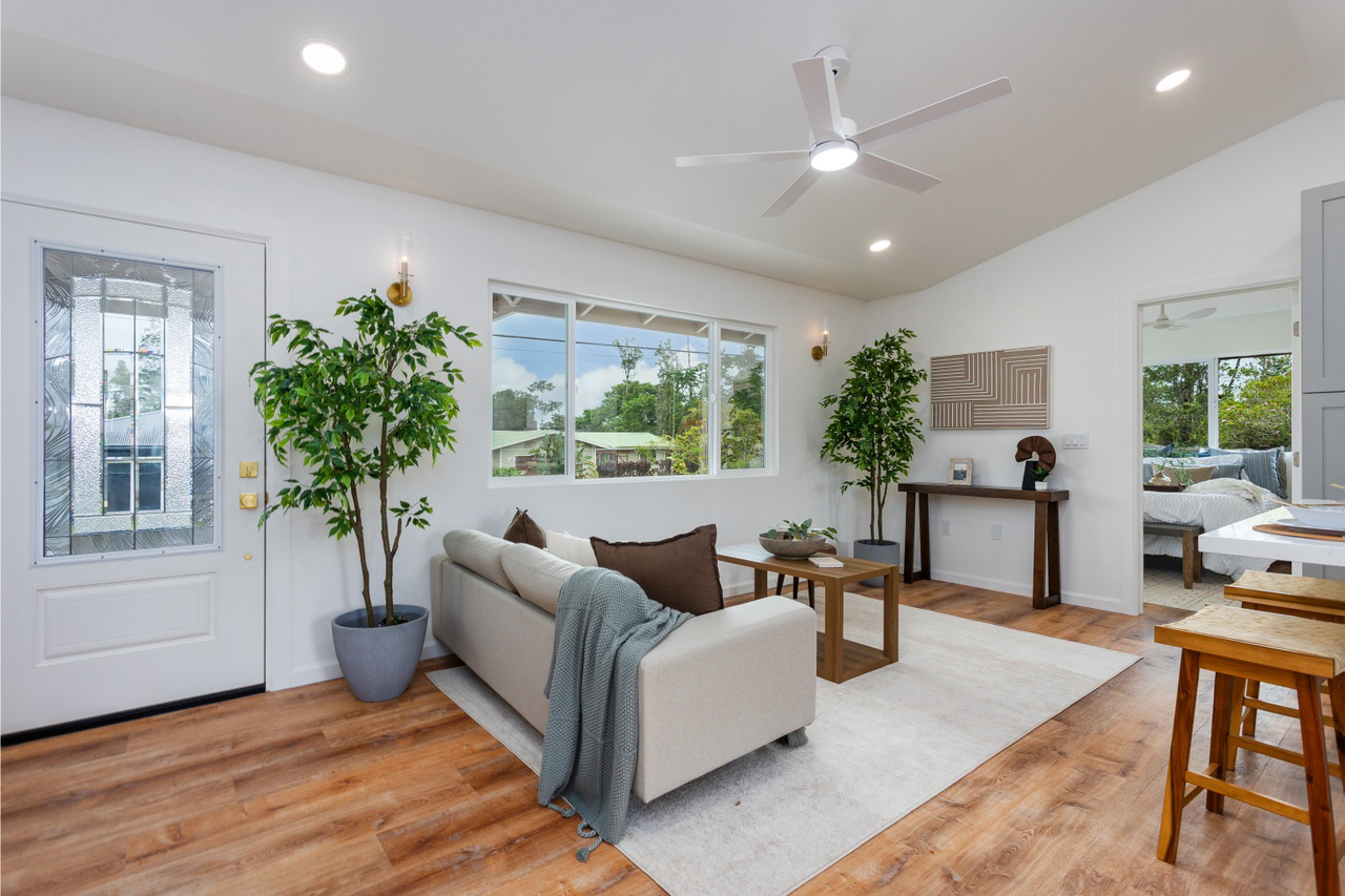 OGC_16-2072LehuaDr-livingroom.png