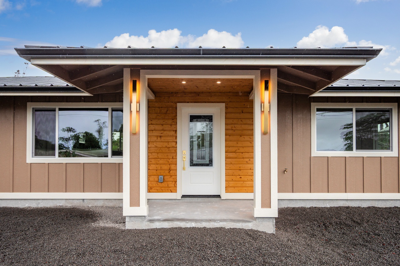 OGC_16-2072LehuaDr-outside2.png