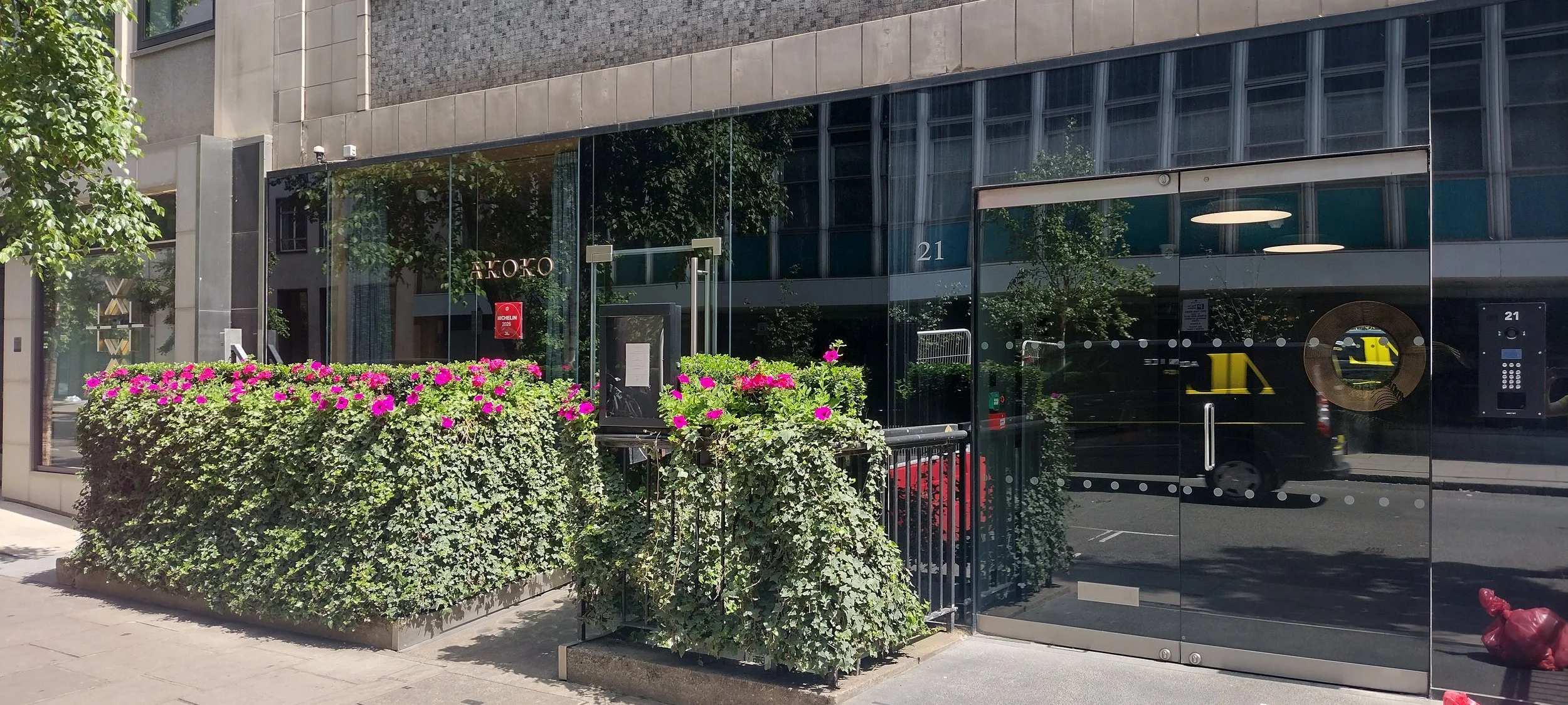 Außenansicht des Restaurants Akoko in London