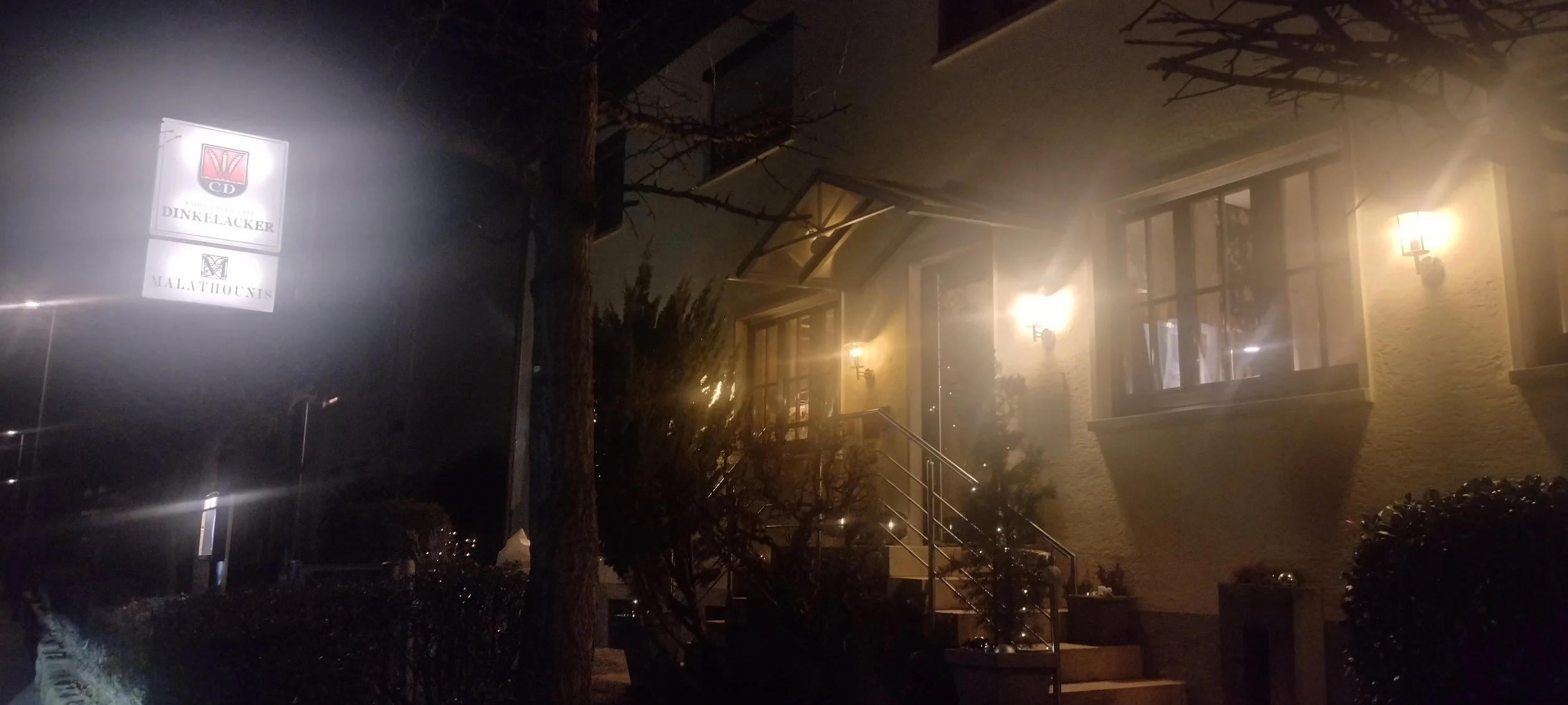 Außenansicht des Restaurants Malathounis in Kernen - auf Tanoshimi - Fine Dine & Wein, dem Restaurantblog mit Bewertungen, Berichten, Rezensionen, Erfahrungen und Kritik zu Fine Dining bzw. Sternerestaurants