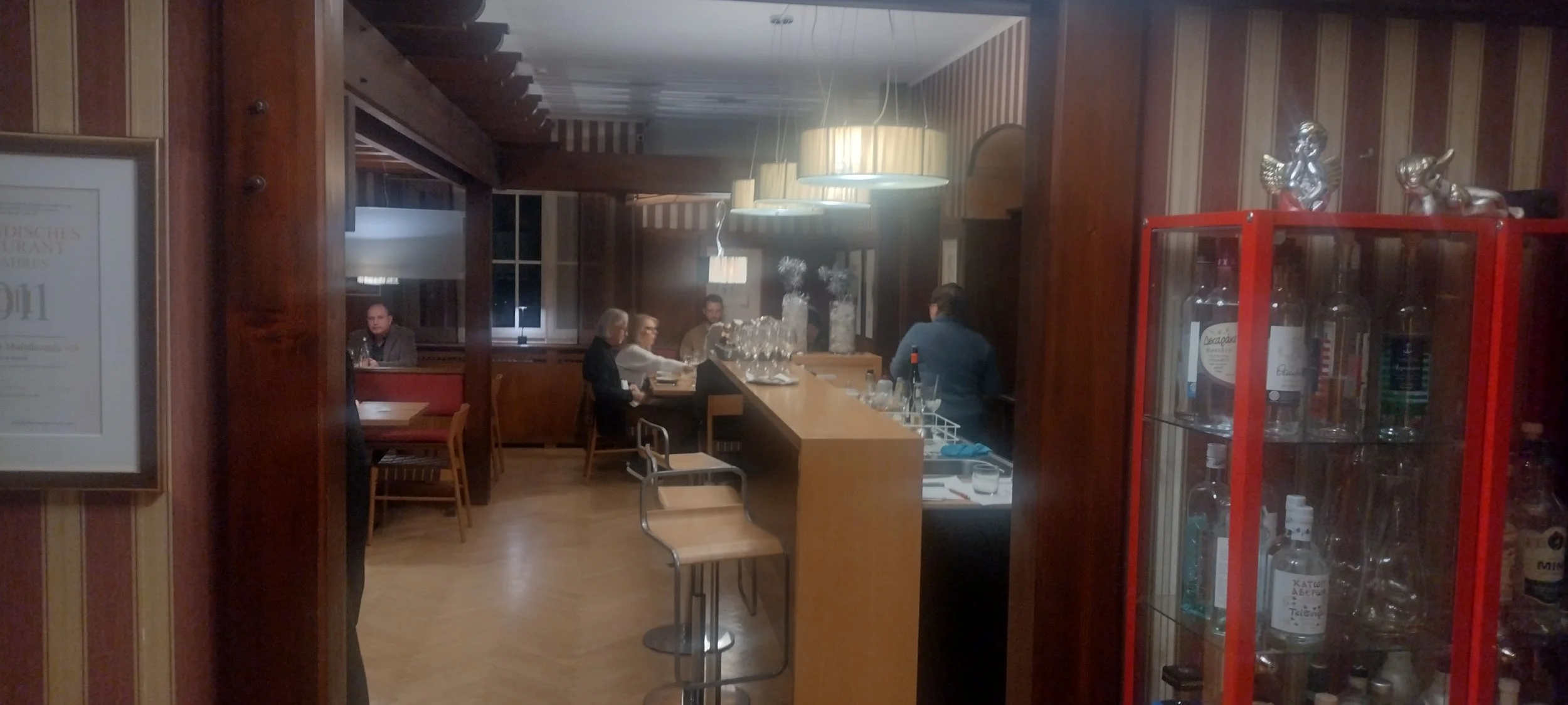 Innenansicht des Restaurants Malathounis in Kernen - auf Tanoshimi - Fine Dine & Wein, dem Restaurantblog mit Bewertungen, Berichten, Rezensionen, Erfahrungen und Kritik zu Fine Dining bzw. Sternerestaurants