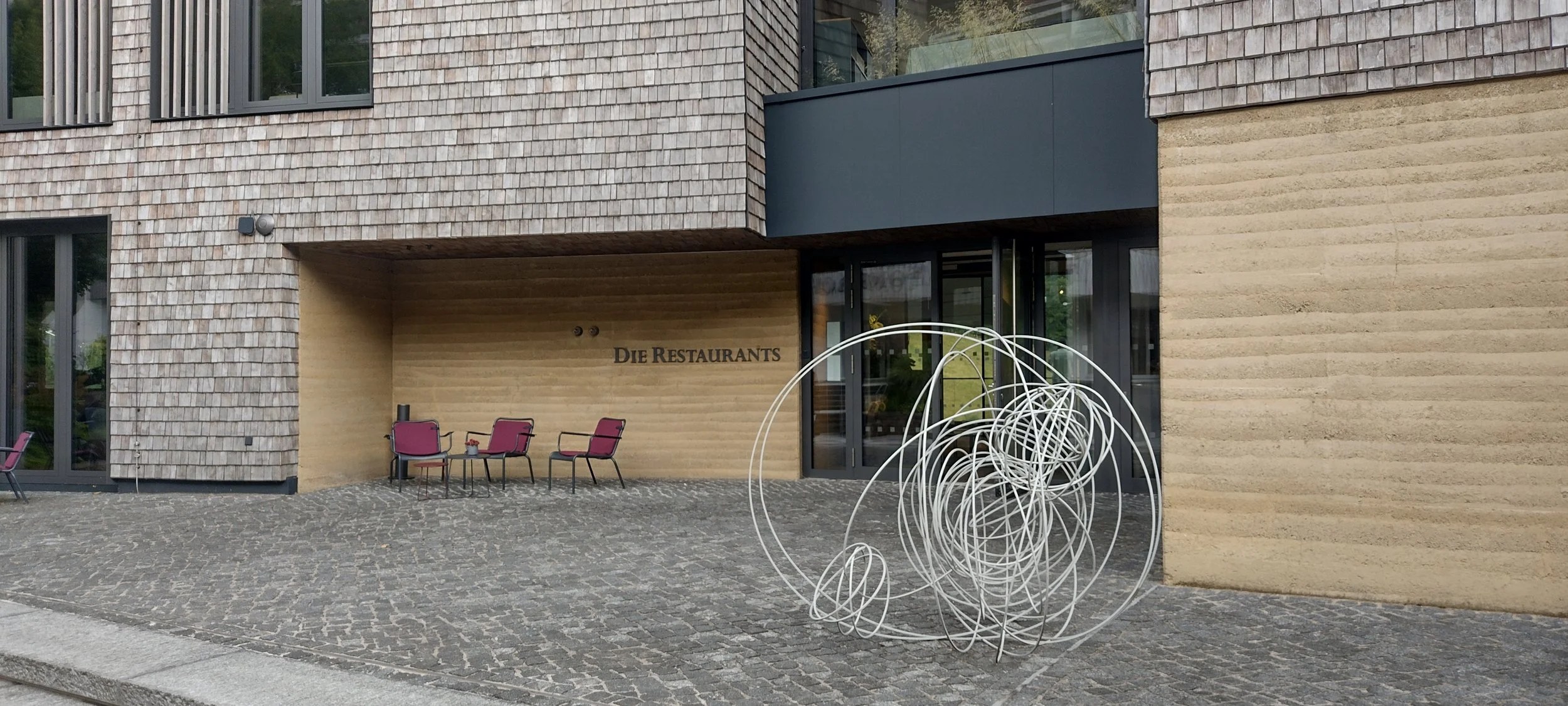 Außenansicht des Restaurants Schwarzwaldstube in Baiersbronn