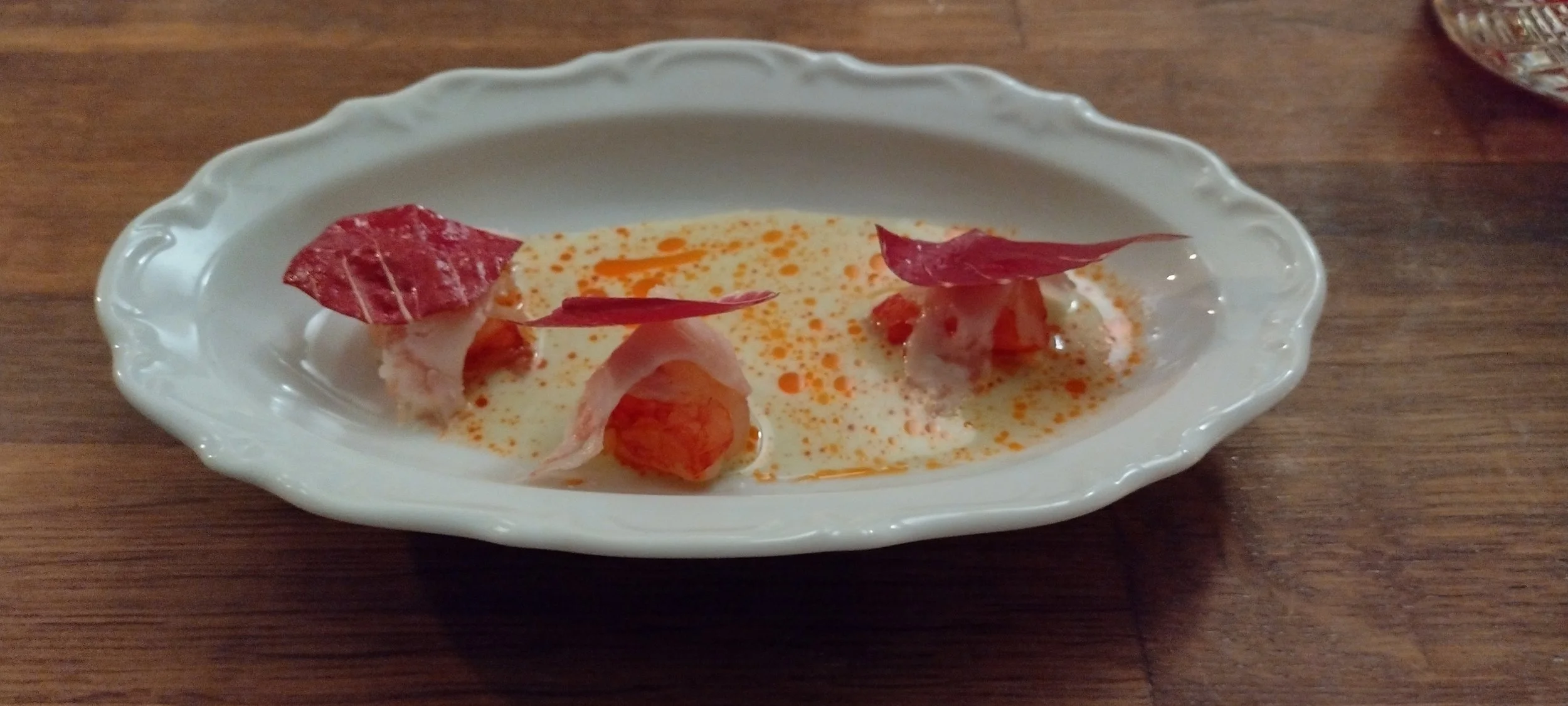 Carabinero des Berliner Restaurants Tulus Lotrek von Max Strohe und Ilona Scholl. Der Bericht dazu findet sich auf Tanoshimi - Fine Dine & Wein, wo es zahlreiche Restaurantberichte, Restaurantkritiken, Rezensionen und Restaurantbewertungen gibt.