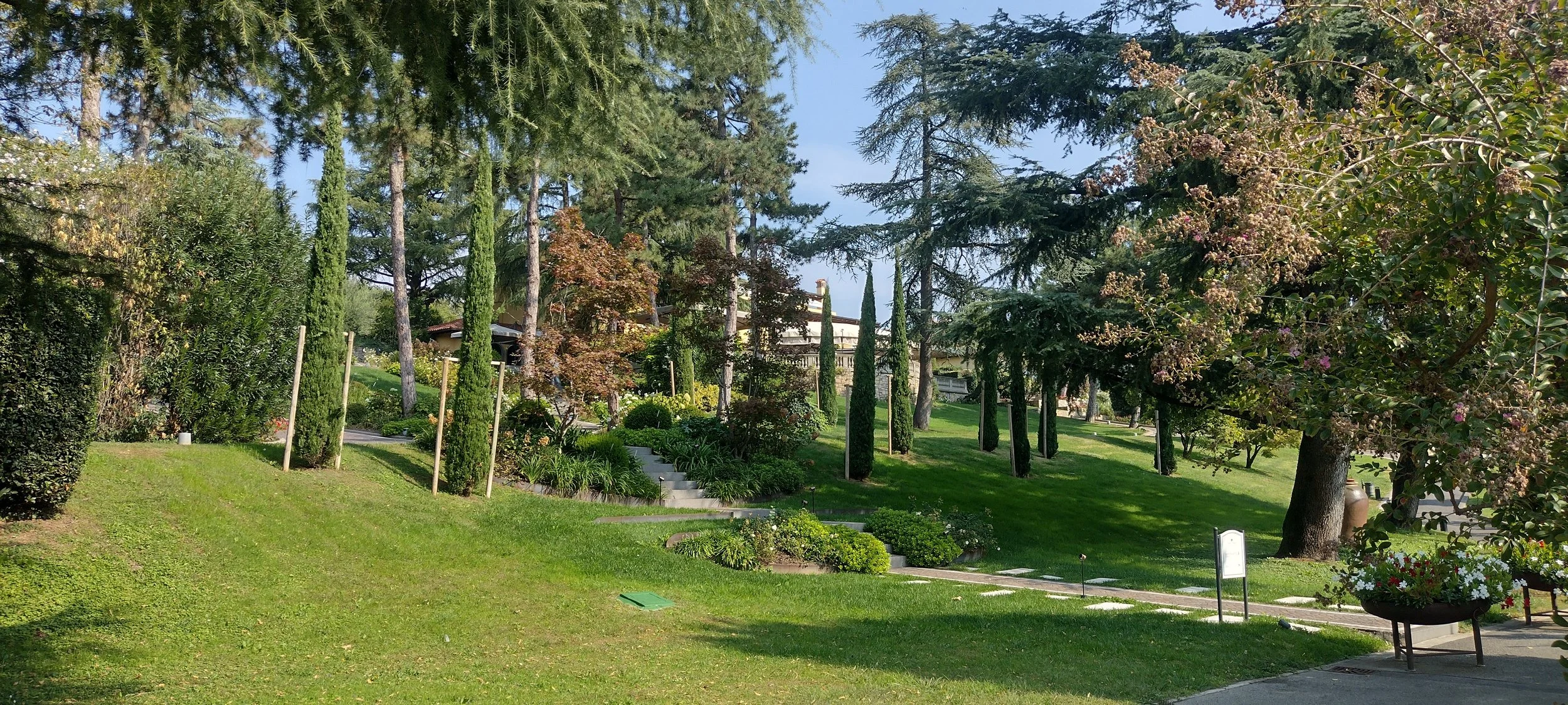 Außenansicht des Dreisternerestaurants Da Vittorio in Italien