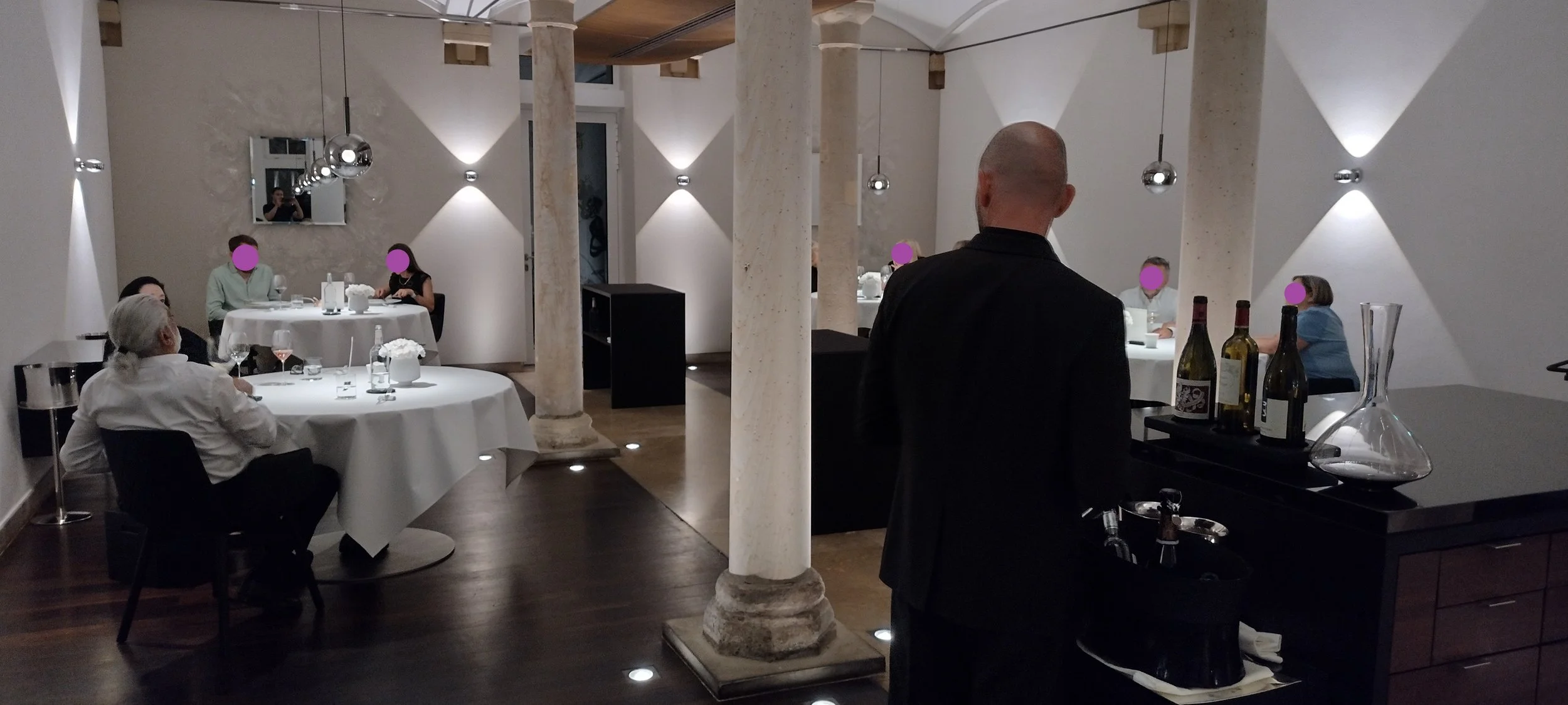 großer Speisesaal im Deidesheimer Dreisternerestaurant L.A. Jordan