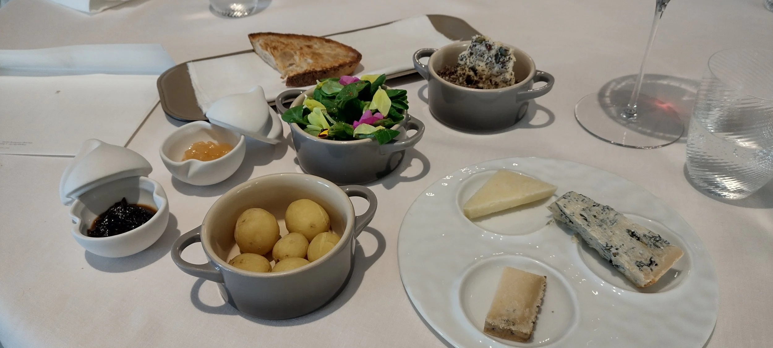Verschiedener Käse Brusaporto