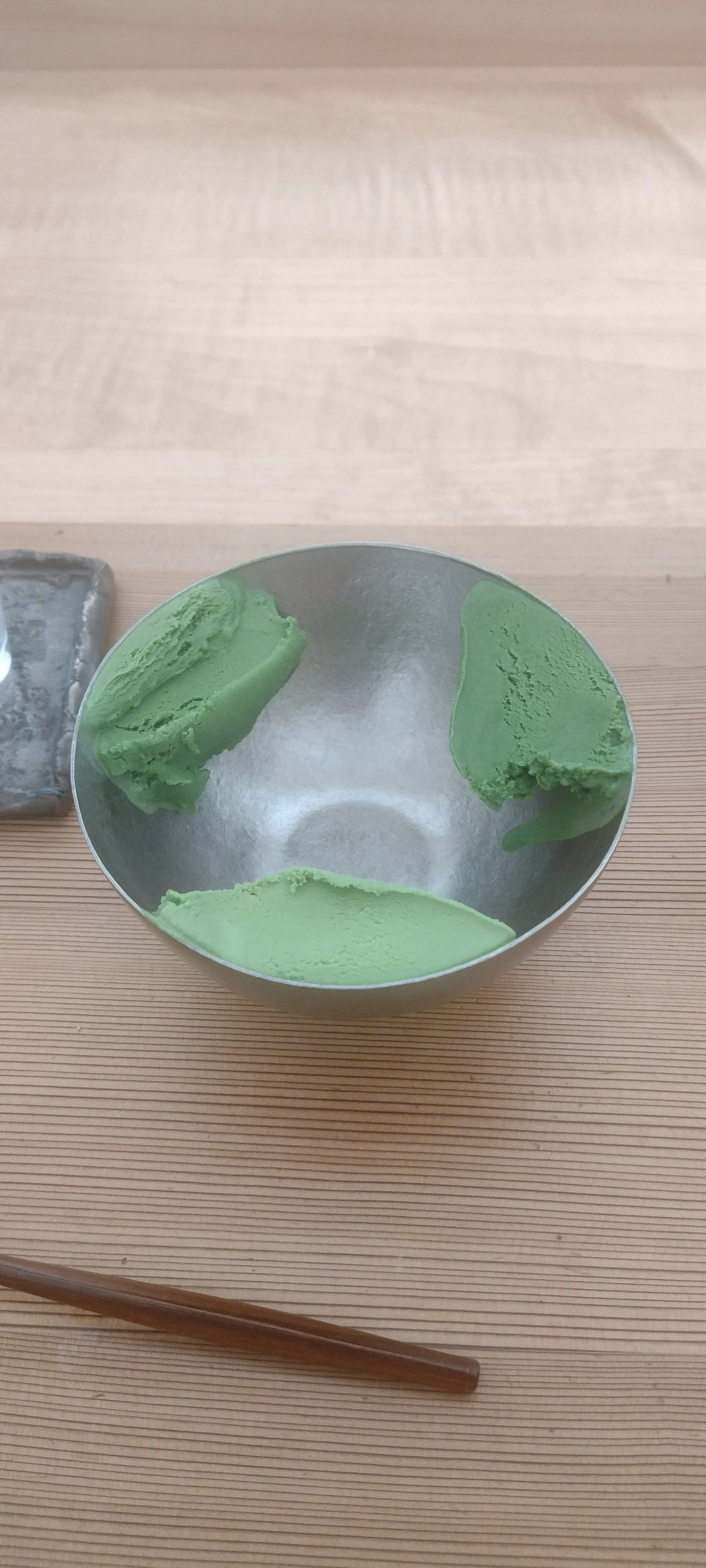 Matcha-Eis im Sushi Yoshinaga in Paris