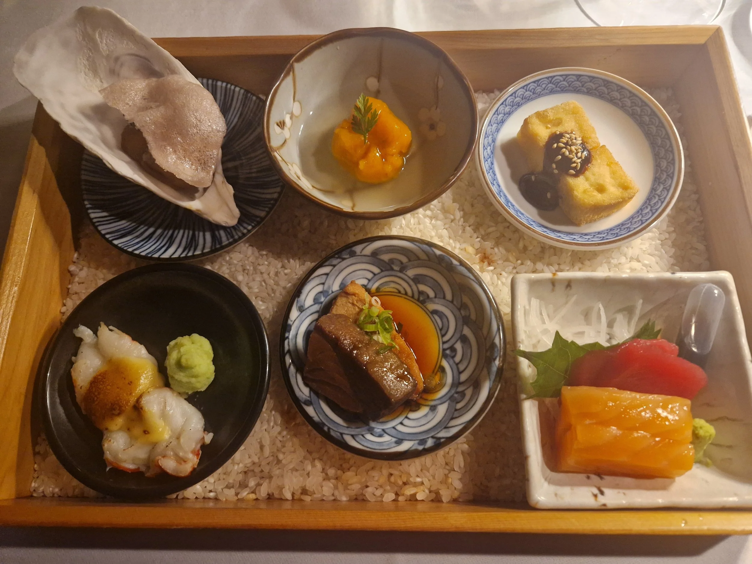 Sashimi, Tofu, Makrele, Wagyu und Auster im The Sakai in Frankfurt im Rahmen einer Restaurantkritik auf einem Restaurantblog