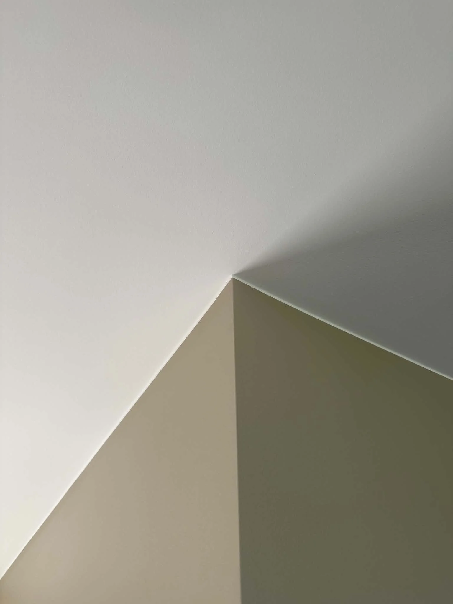 Finish og detaljer mellom tak og vegg