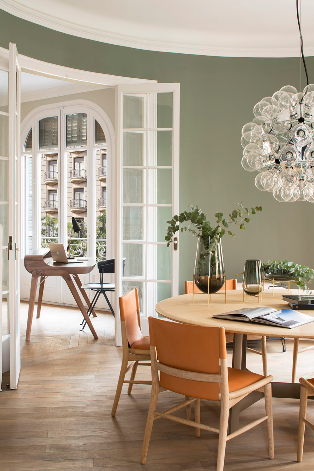 Picard Desk with soft-edged wooden body and elegant lateral legs