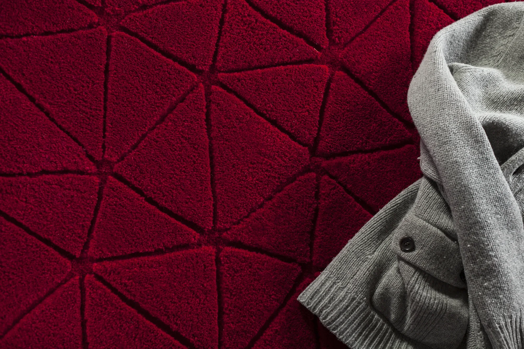 Glacies rug - Artisan rug featuring hand tufting and hand trimming techniques