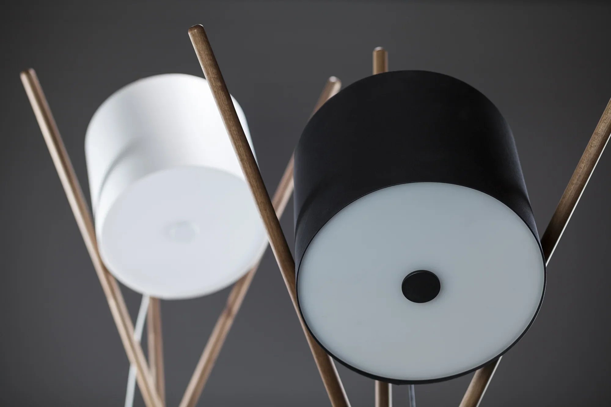 Shift table lamp version with simple, functional design