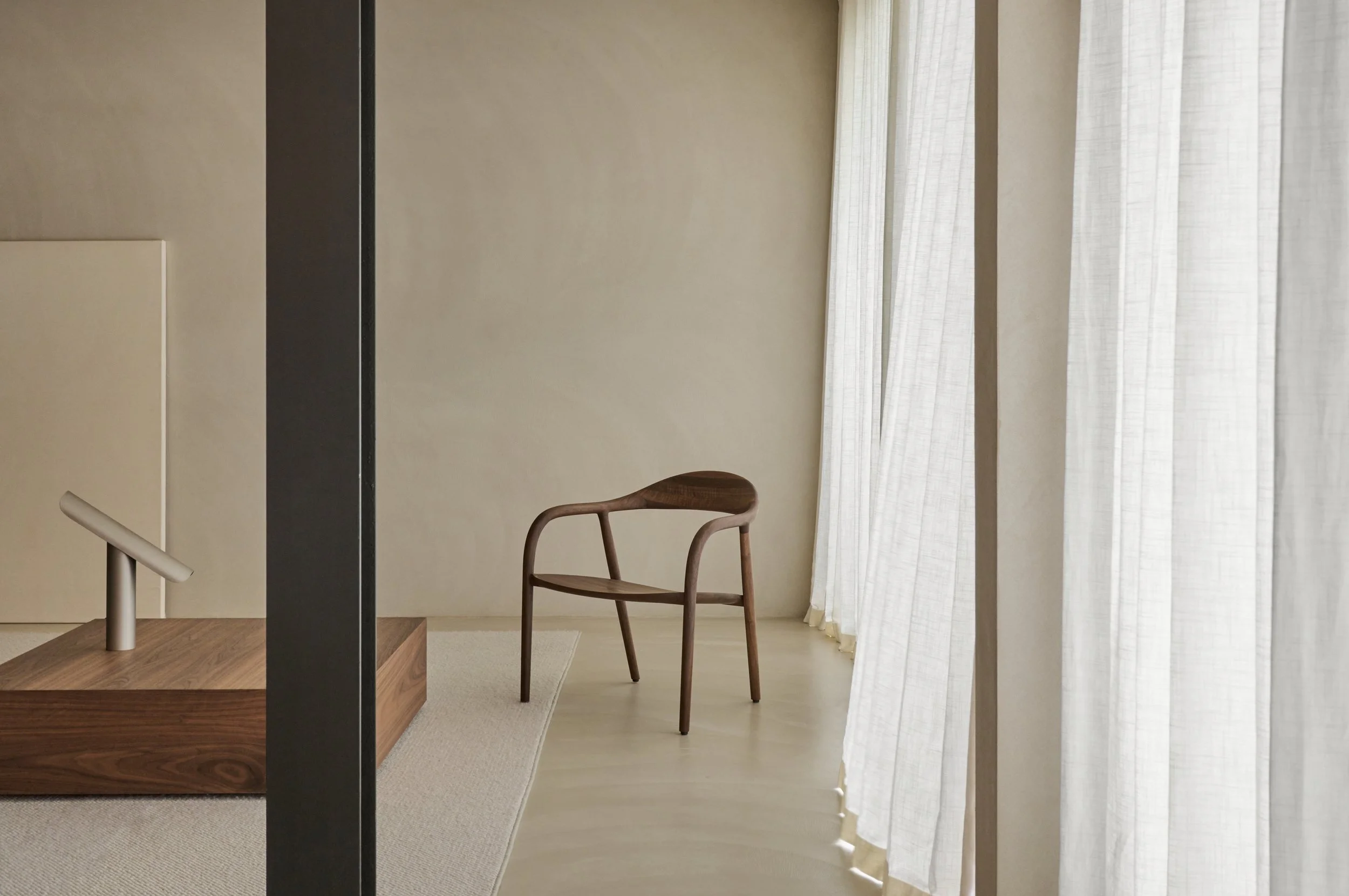 Neva Easy Chair with fluid wooden frame and arched backrest