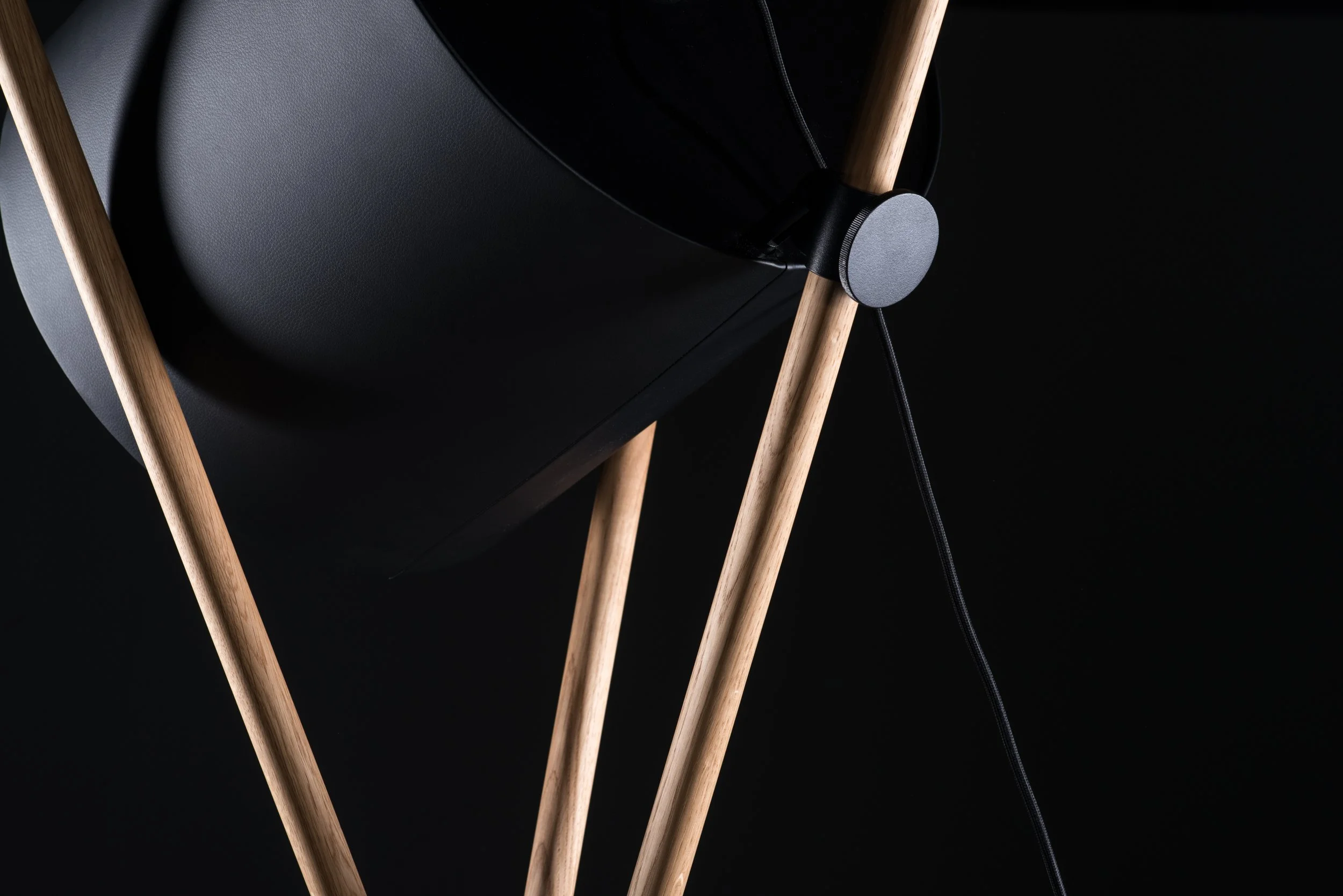 Contemporary lamp combining minimal design with directional lighting