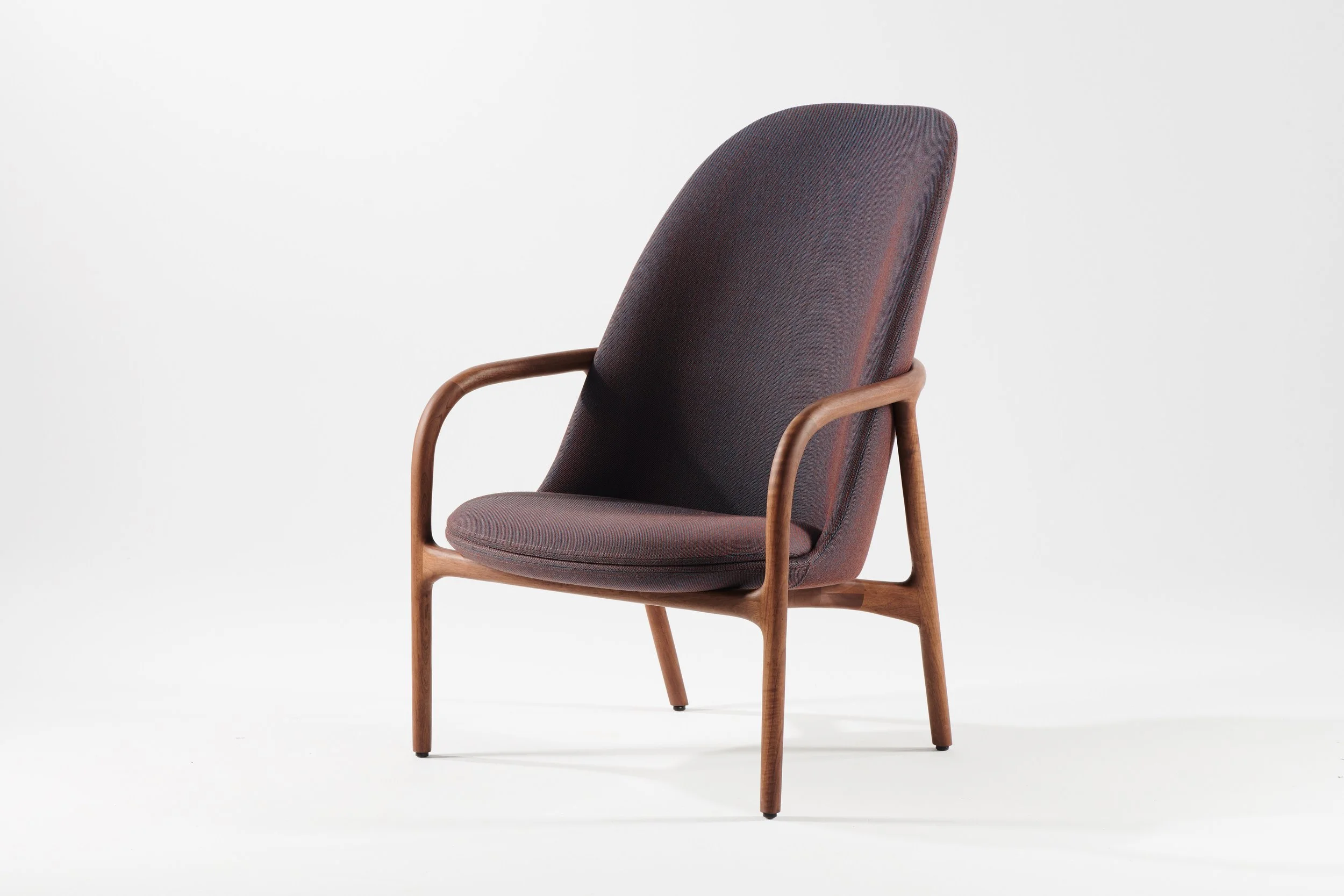Neva lounge -Ergonomic and elegant lounge chair with upholstered seat