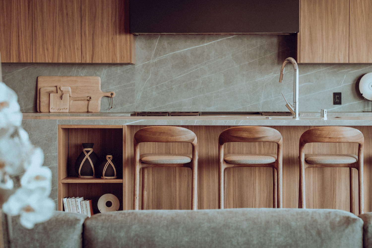 Neva light bar chair 13.png