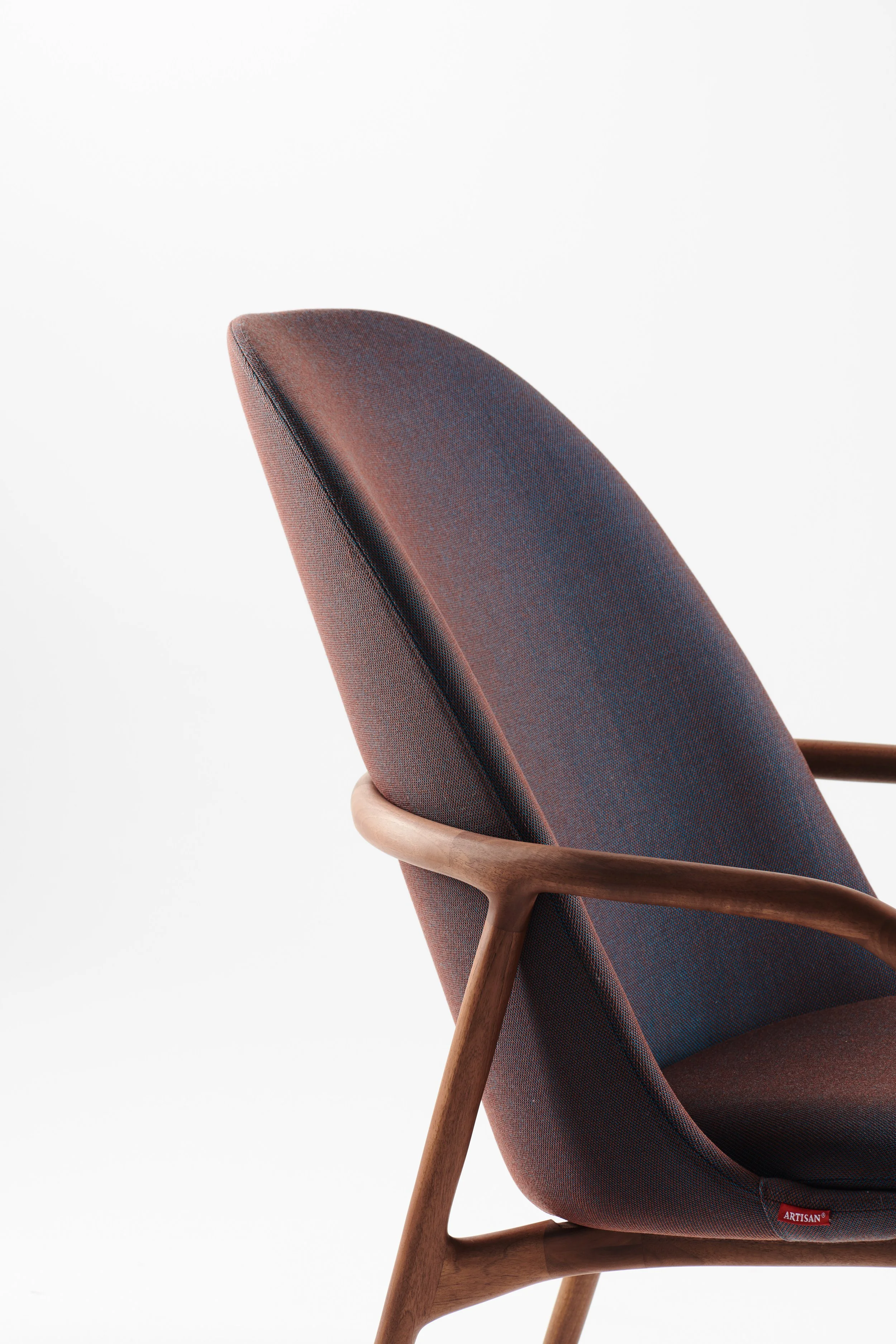 Neva lounge -Ergonomic and elegant lounge chair with upholstered seat