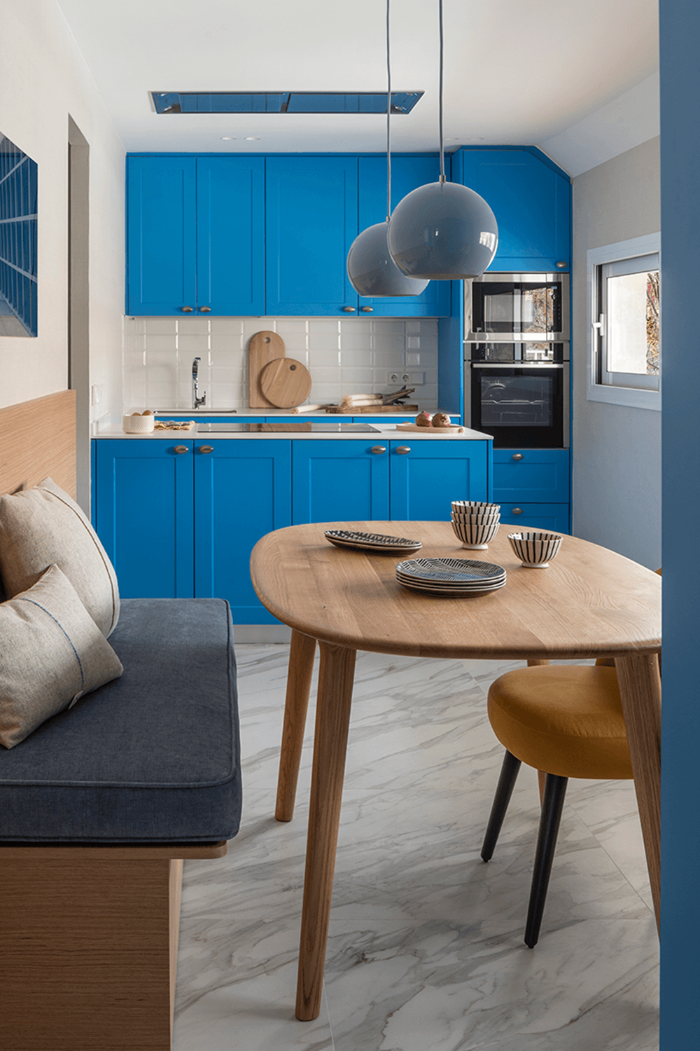 Luc Oval Table 2.png