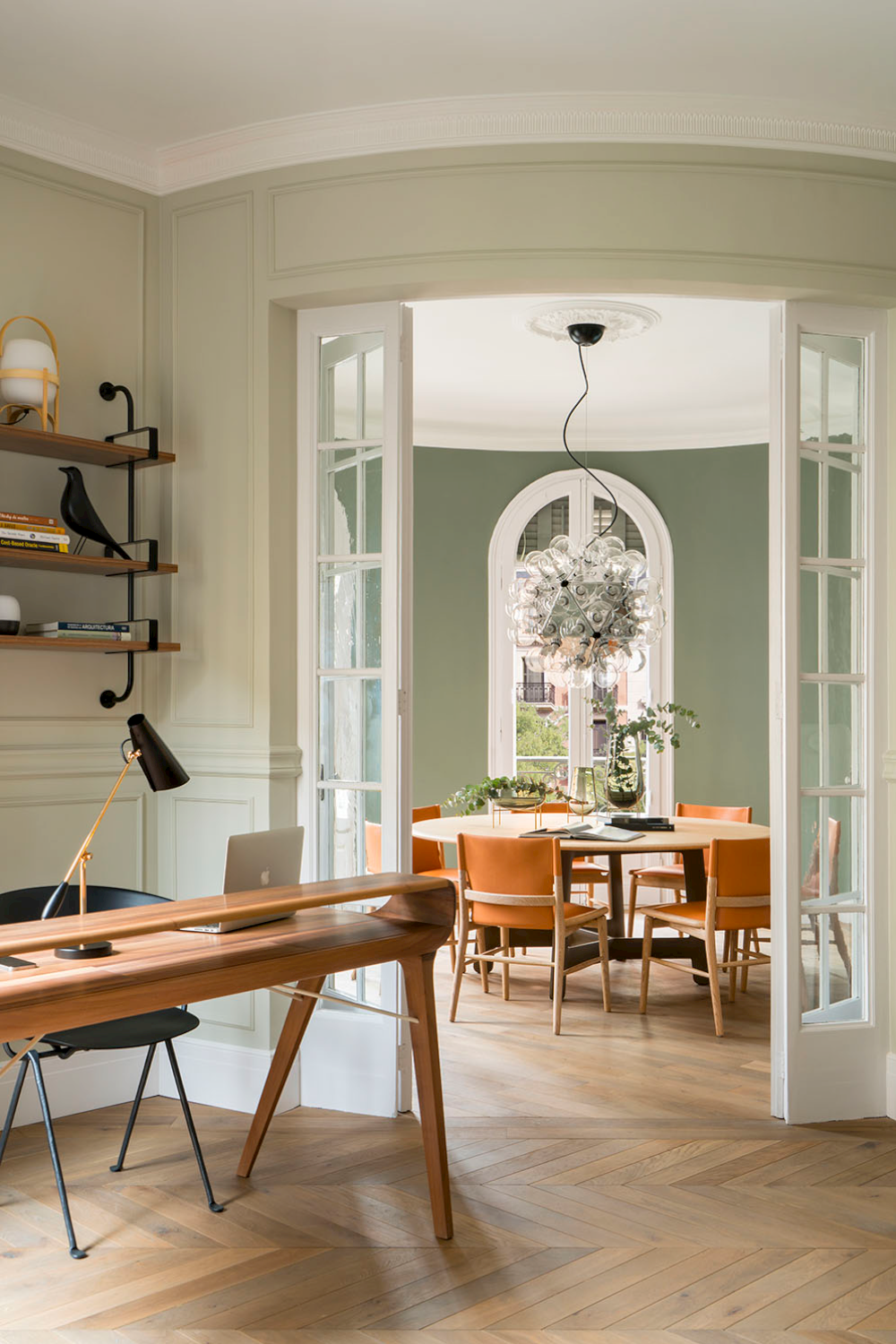 Picard Desk with soft-edged wooden body and elegant lateral legs