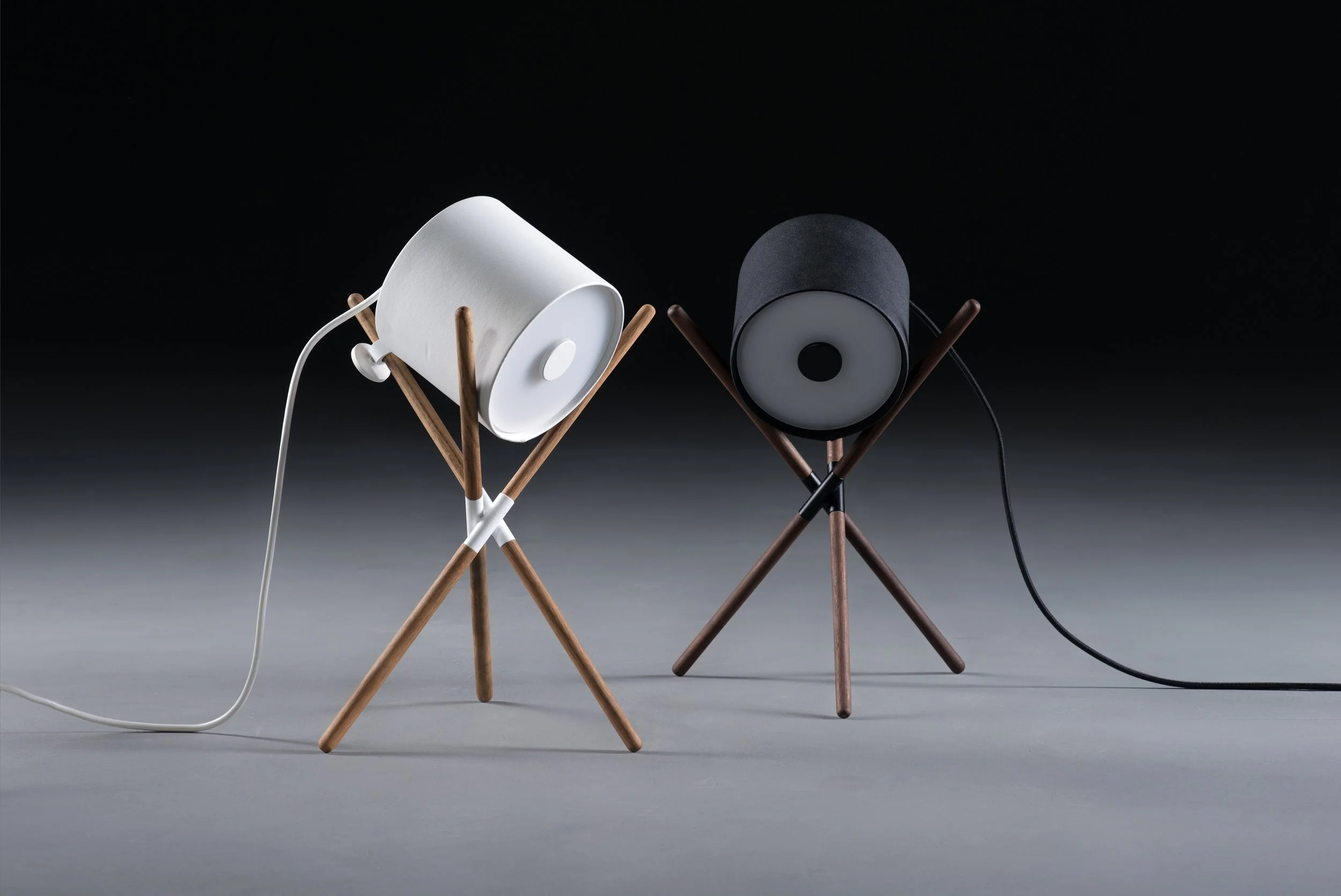 Shift table lamp version with simple, functional design