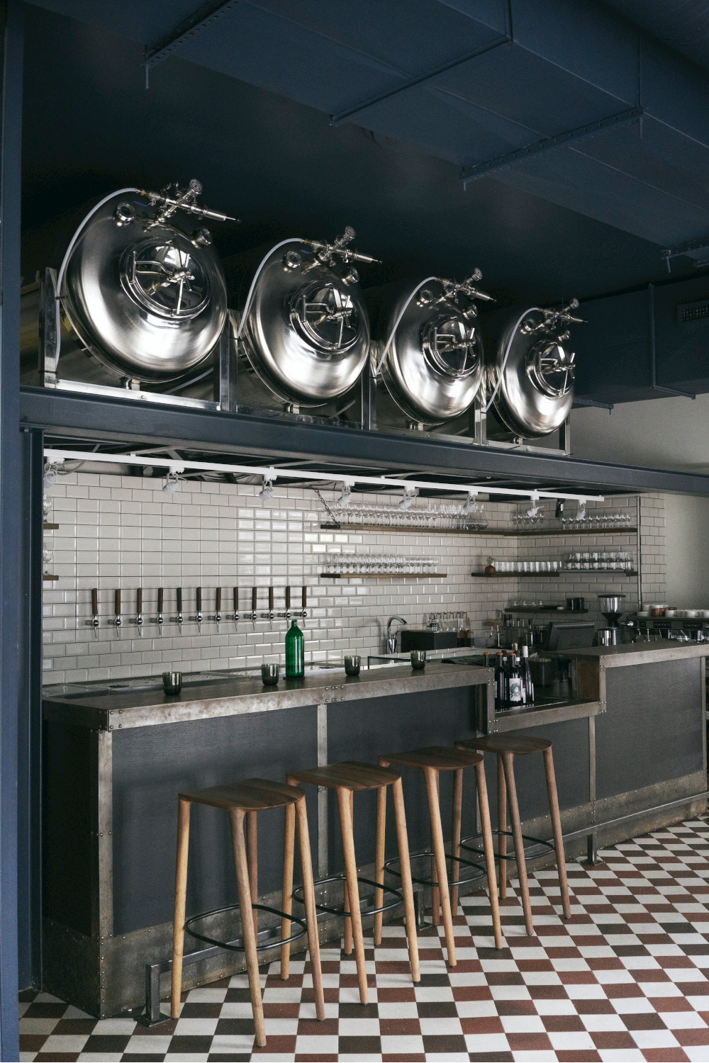 Neva bar chair 3.png