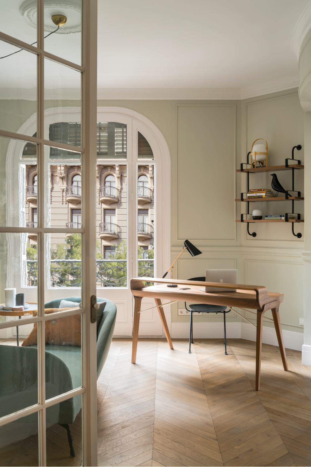 Picard Desk with soft-edged wooden body and elegant lateral legs